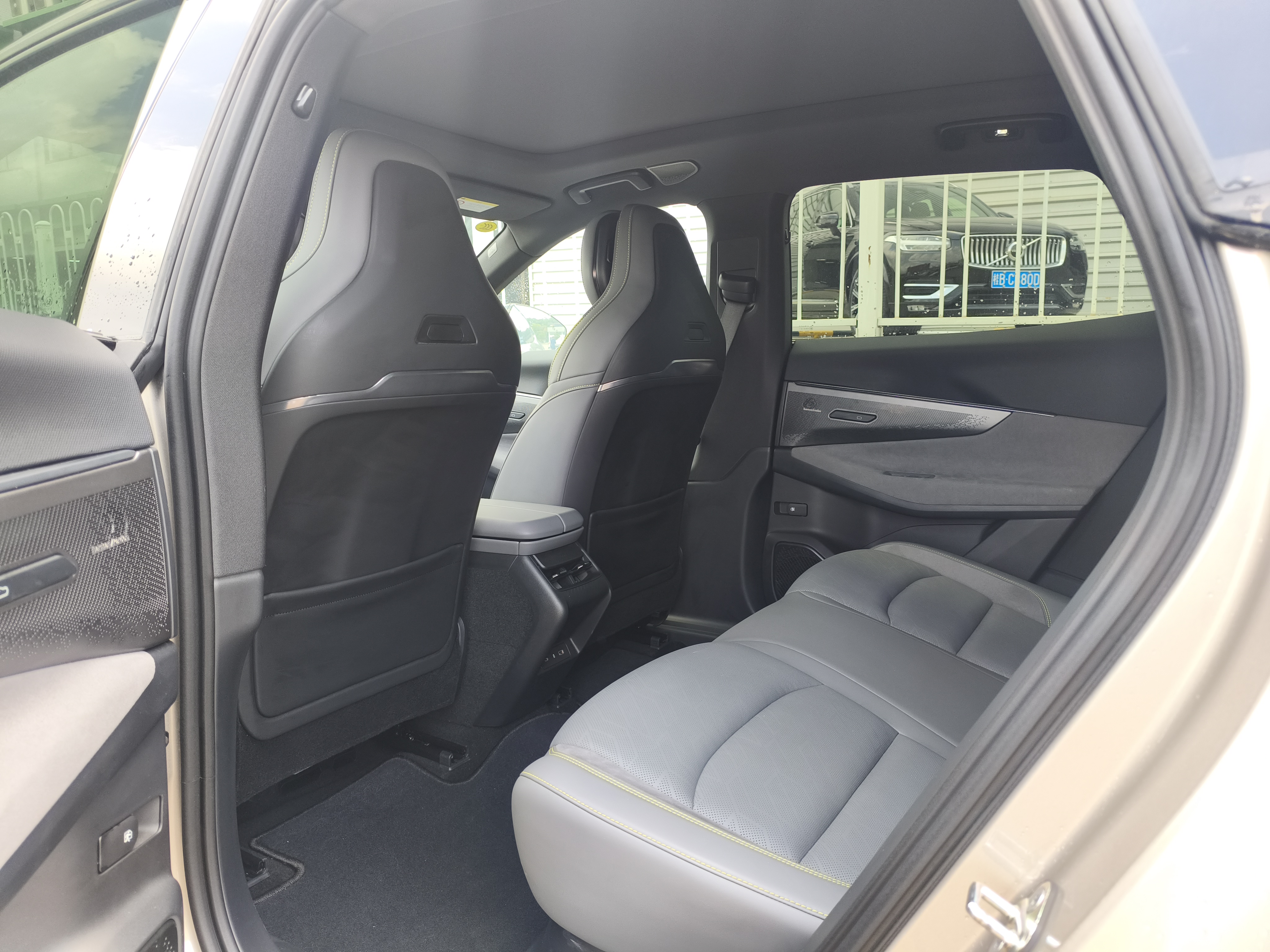 Lynk & Co 08 EM-P 2024 car image #13