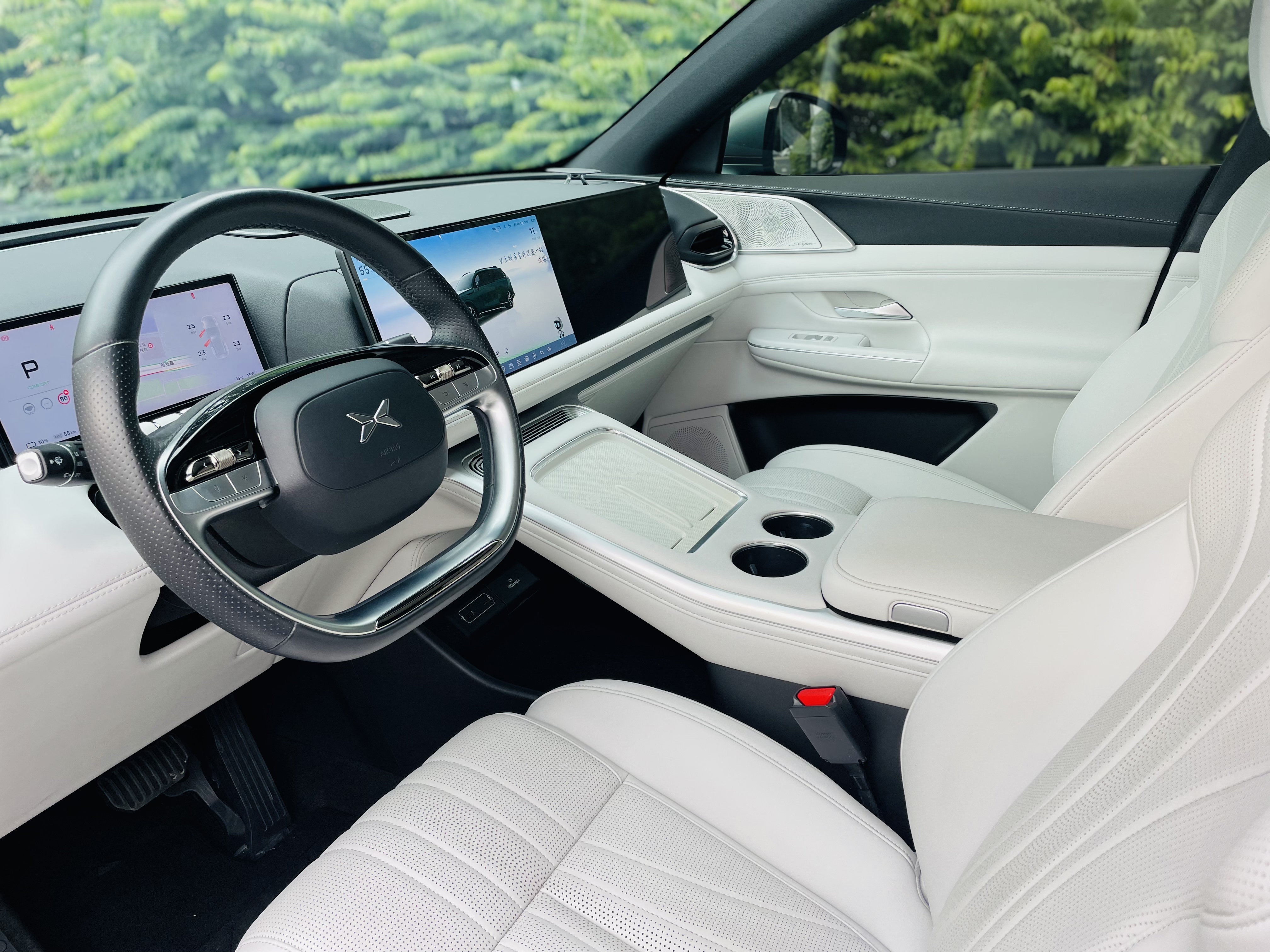 Xpeng G9 2024 car image #13