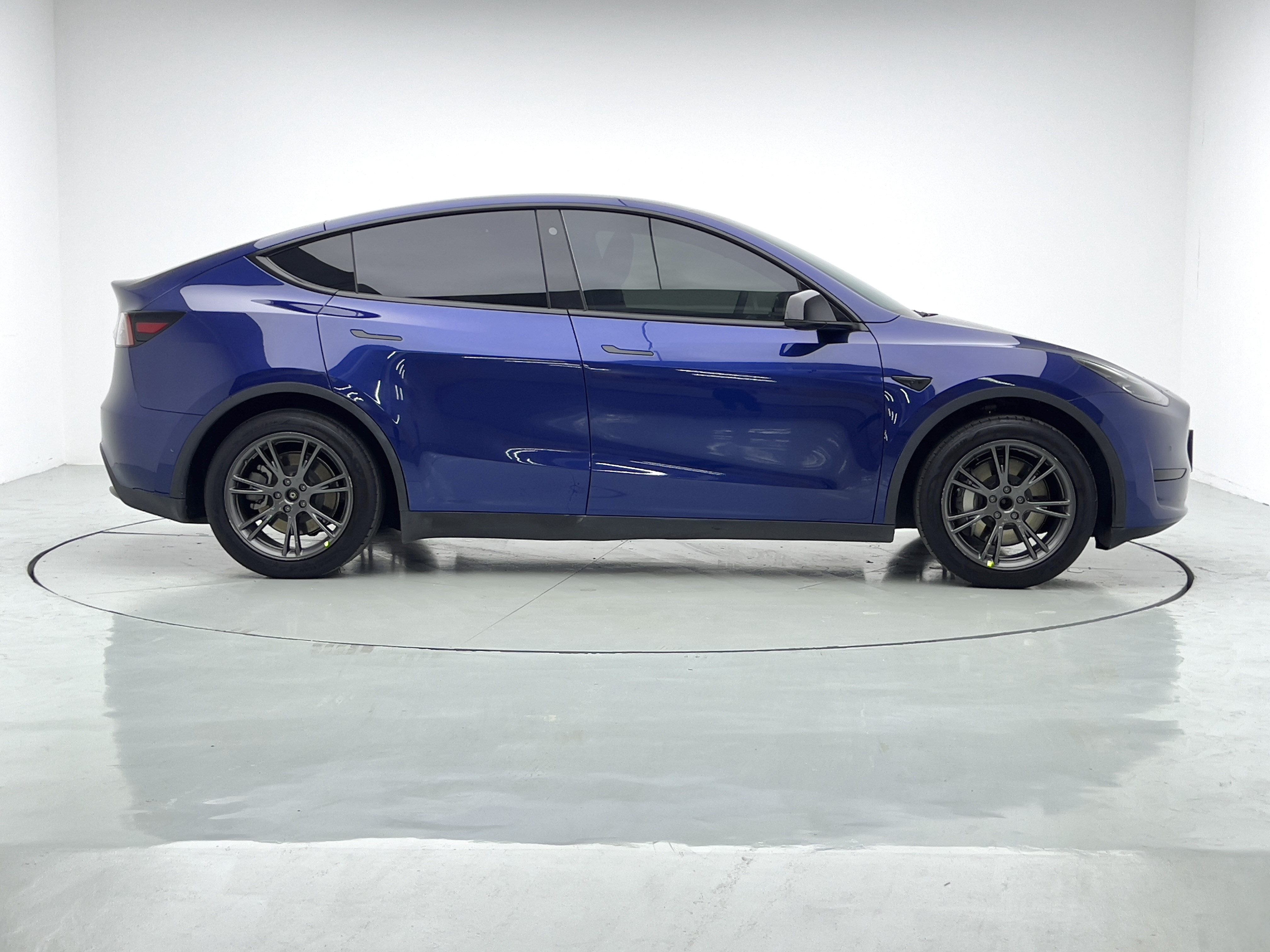 Tesla Model Y 2023 #13 Tesla Model Y 2023 car image #13