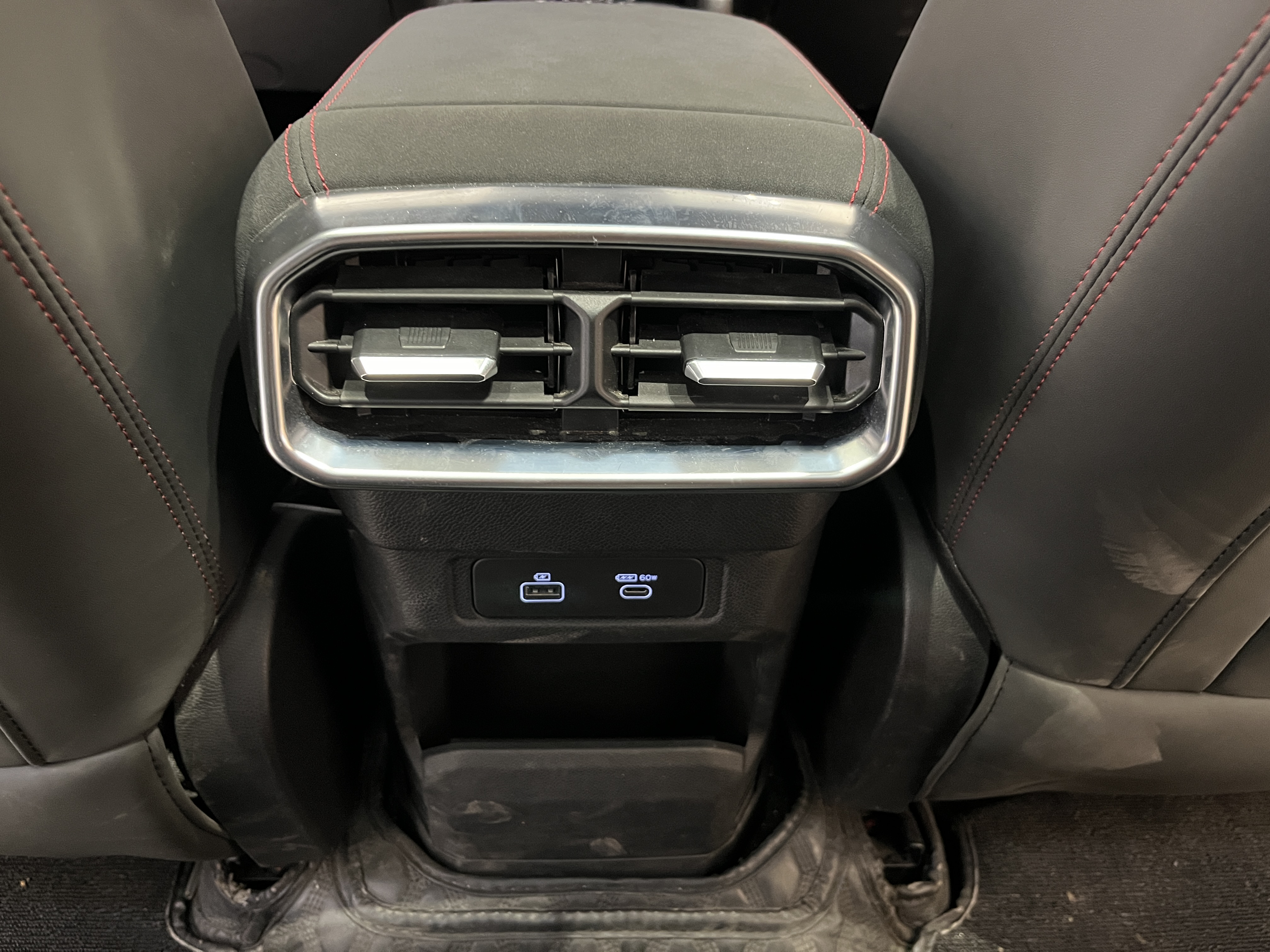 Jetour Traveller 2023 car image #13