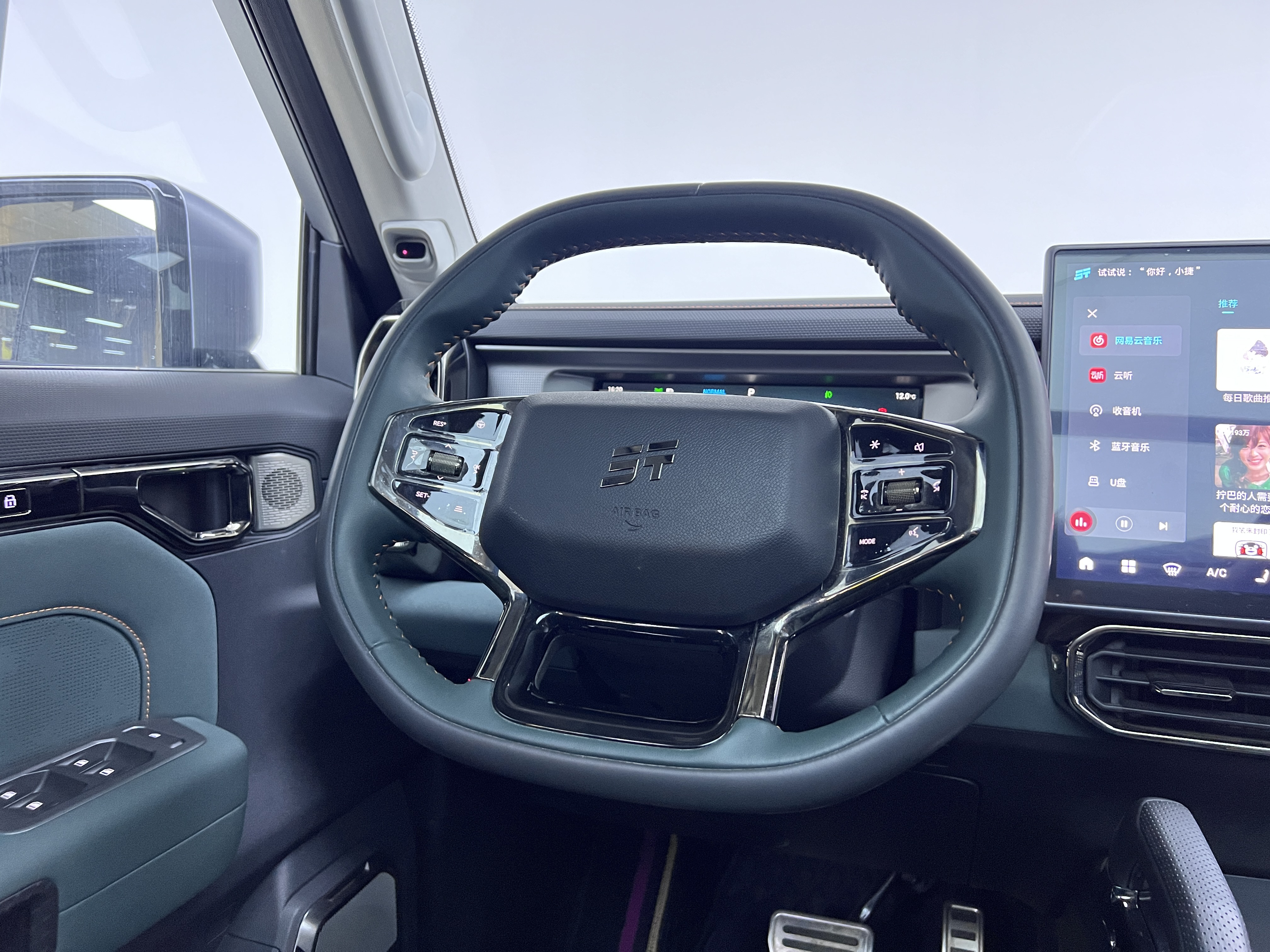 Jetour Traveller 2023 car image #13