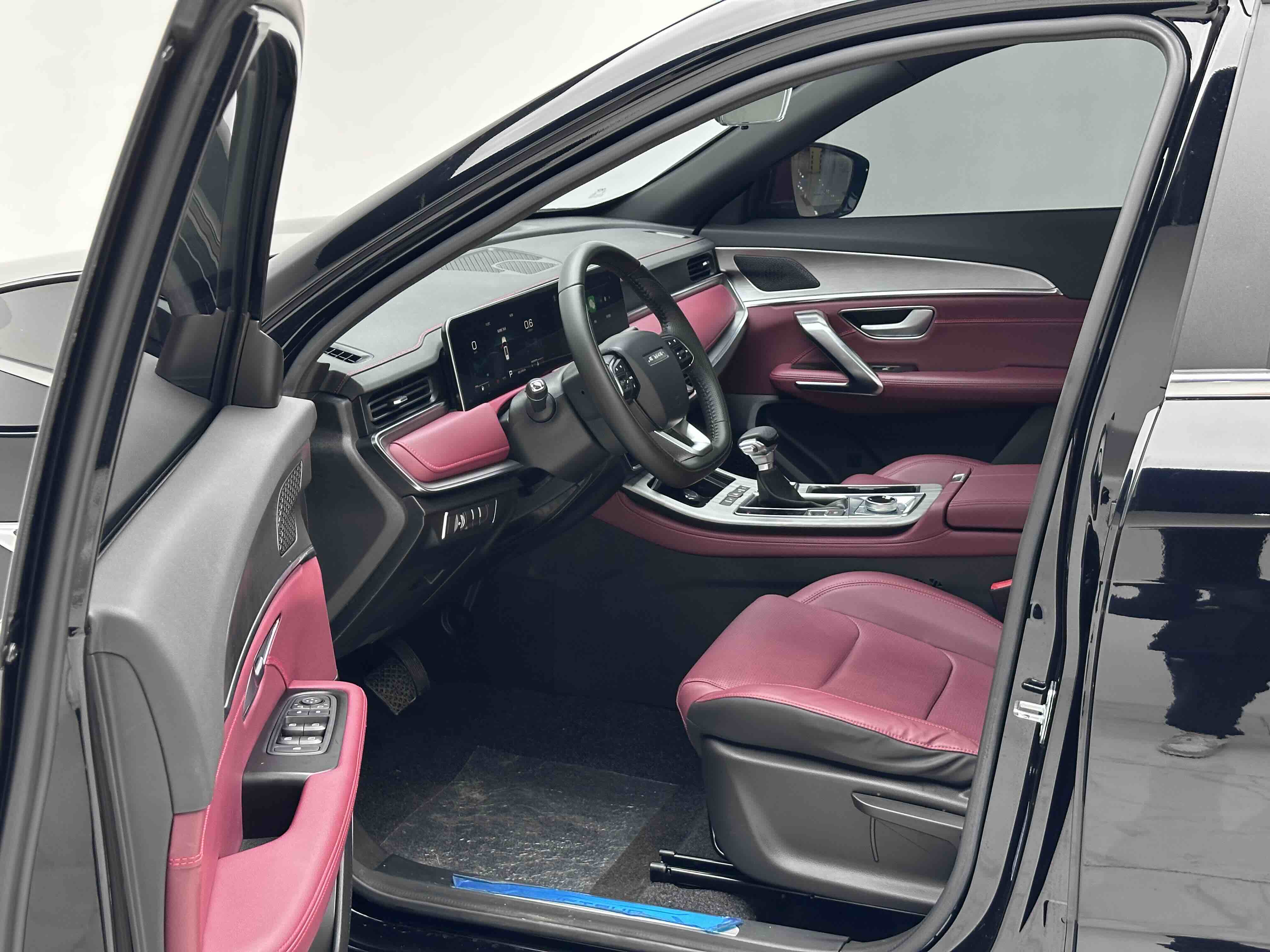X70 PLUS 2023 #13 X70 PLUS 2023 car image #13