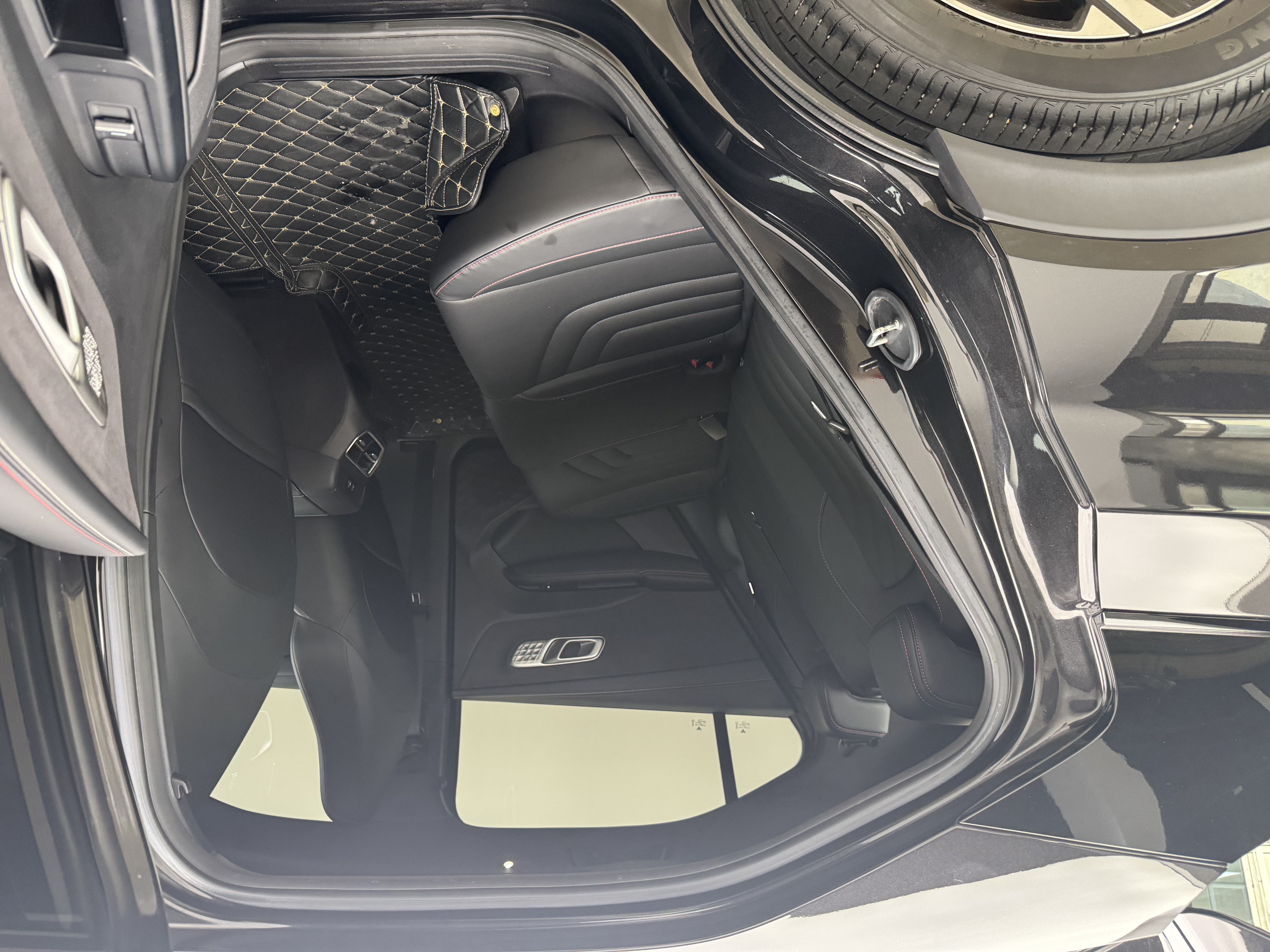 哪吒汽车 哪吒X 2023 汽车图片 #13