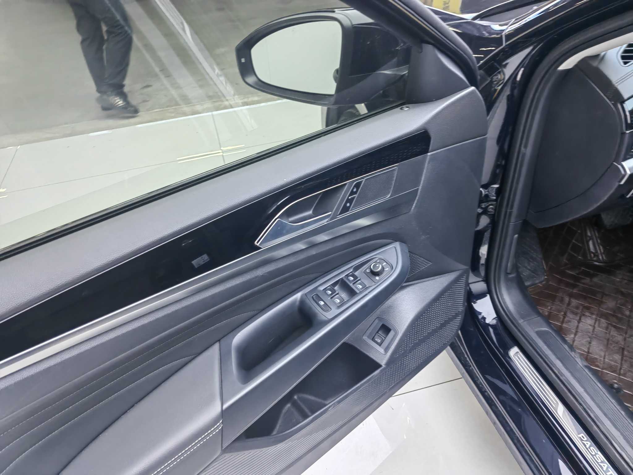 Volkswagen Passat 2023 car image #13