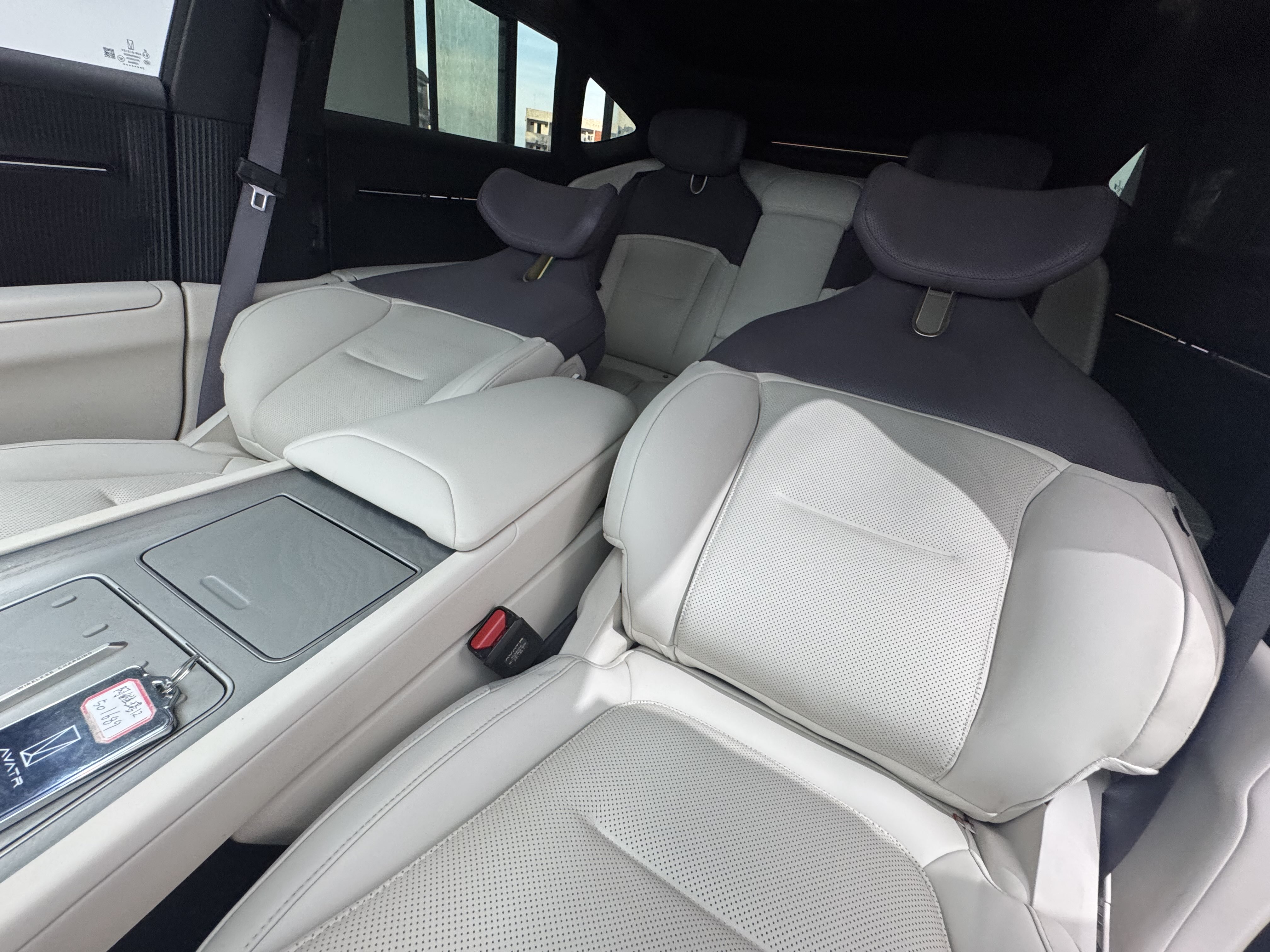 Avatr 12 2024 car image #13