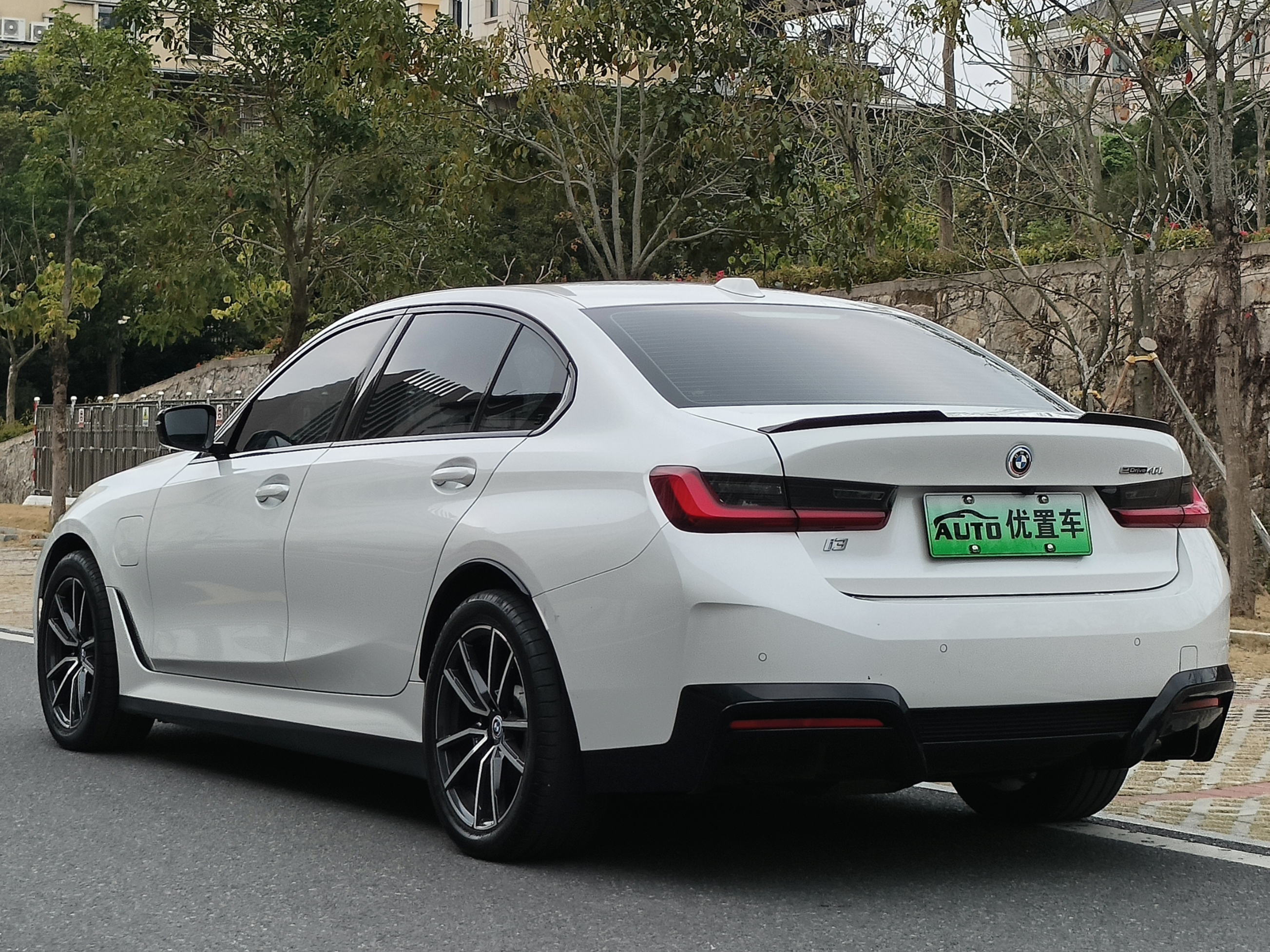 BMW i3 2024 car image #13