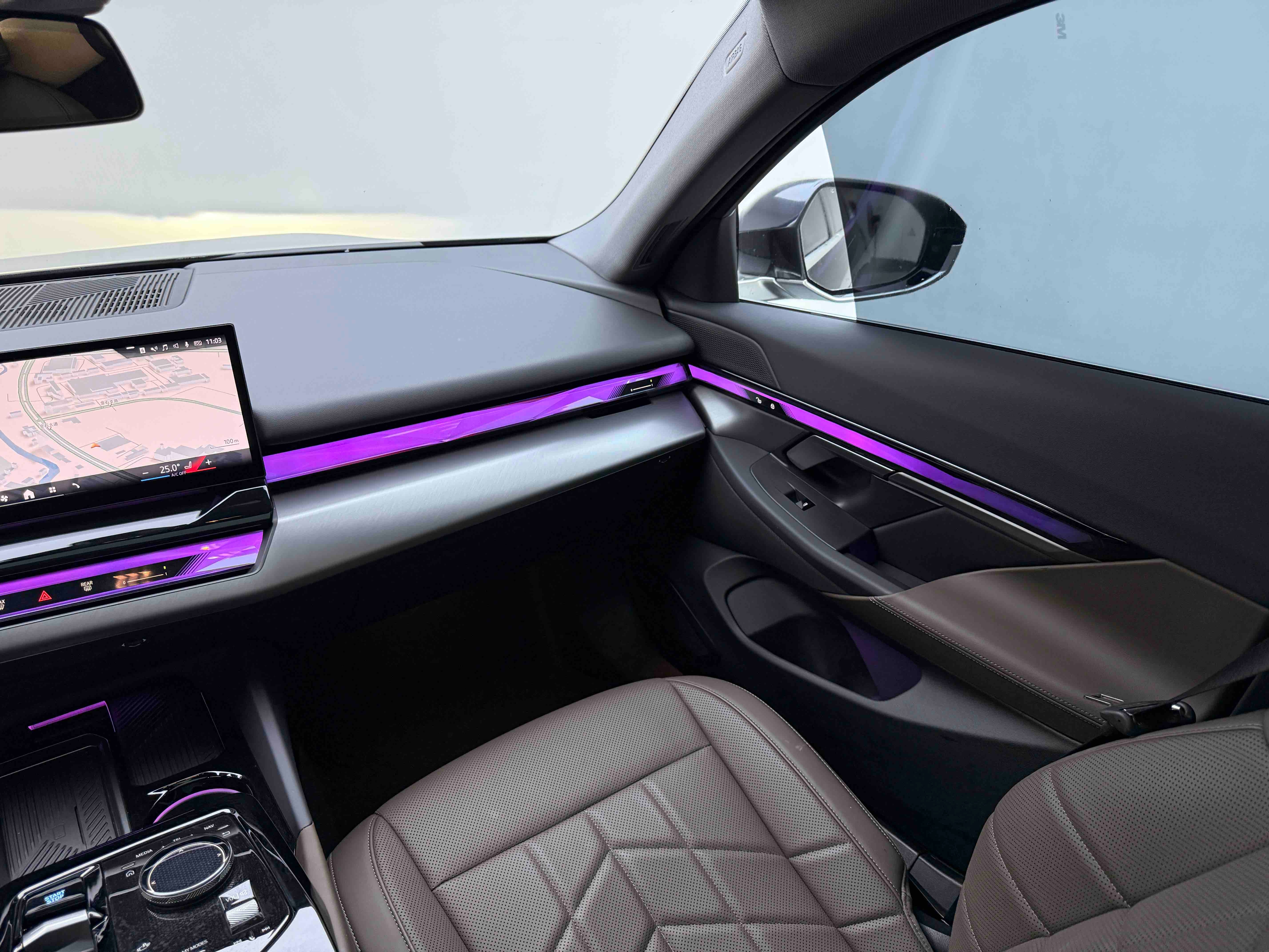 BMW i5 2024 immagine di auto #13