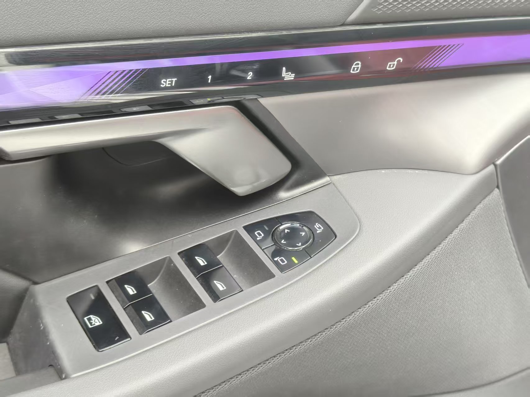 BMW i5 M60 2024 car image #13