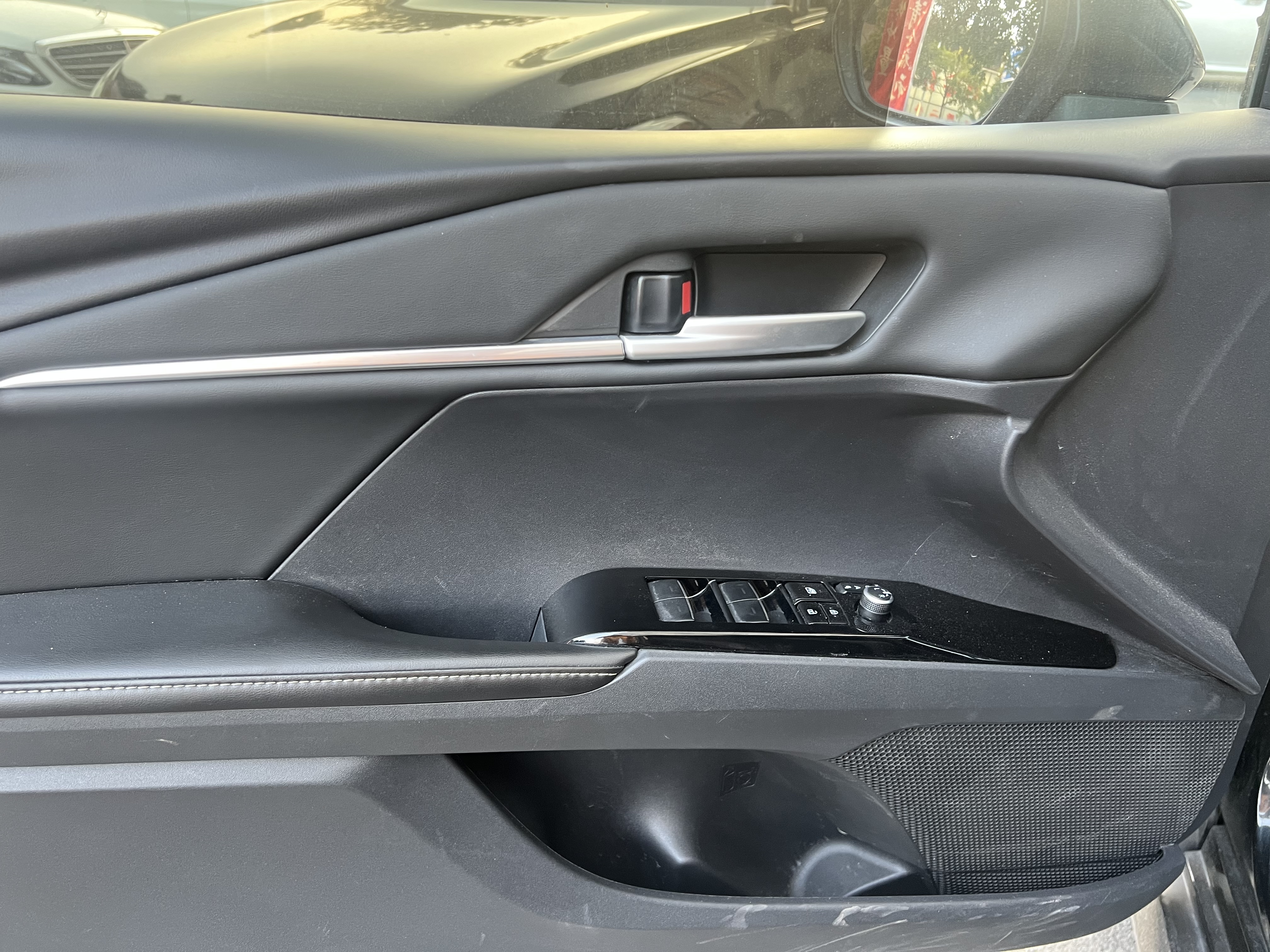 Toyota Camry 2024 car image #13