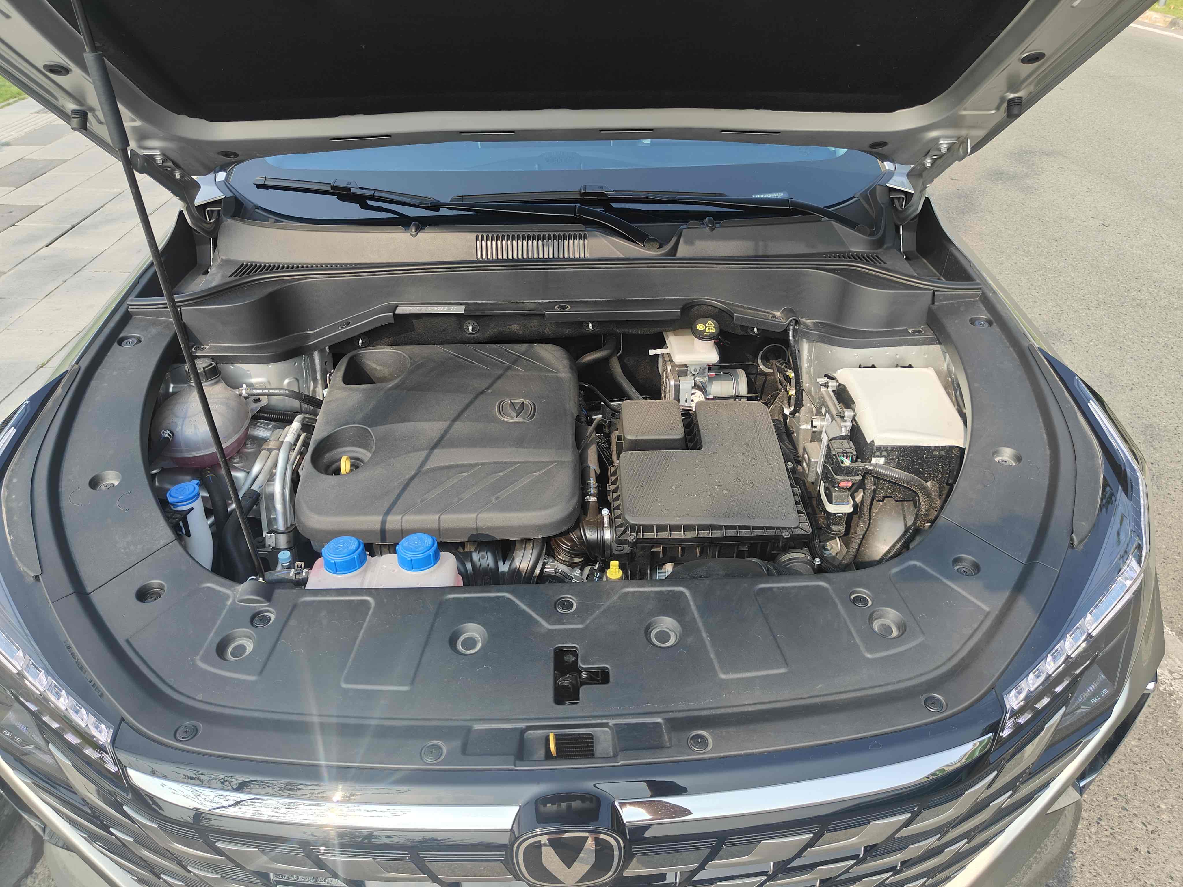 Changan UNI-Z PHEV 2024 #13 Changan UNI-Z PHEV 2024 car image #13