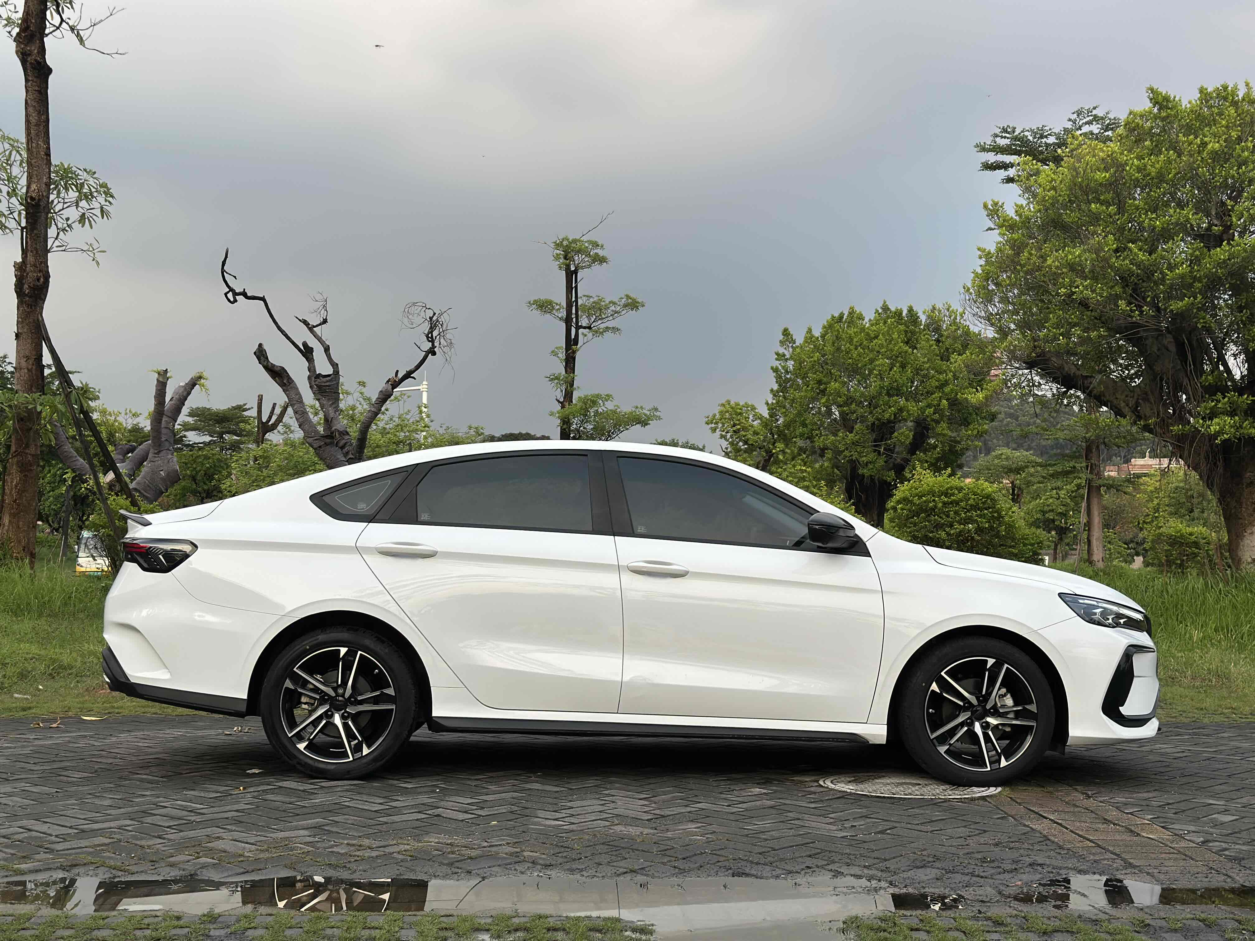 GEELY Binray 2024 car image #13