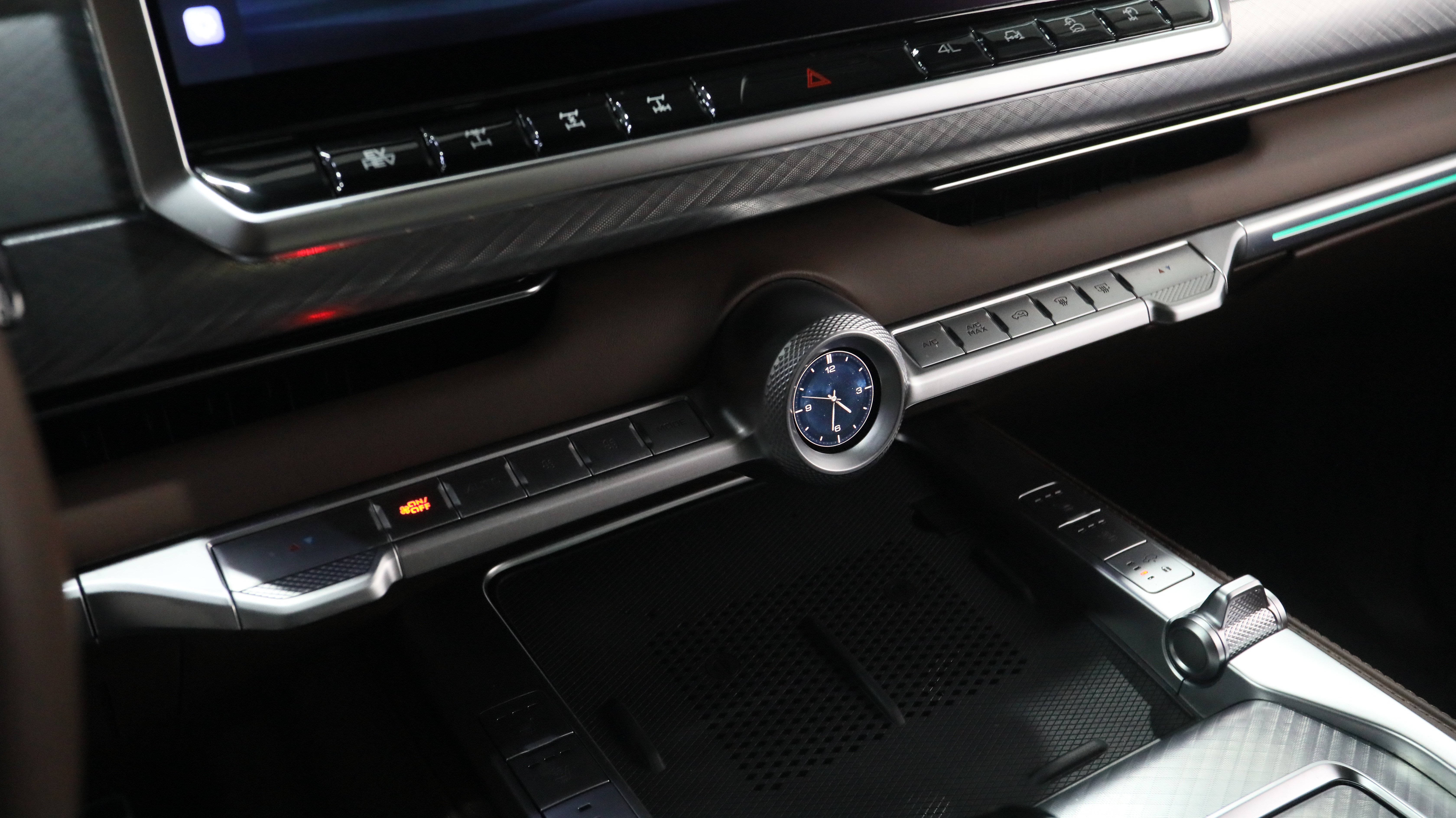 Tank 700 New Energy 2024 immagine di auto #13