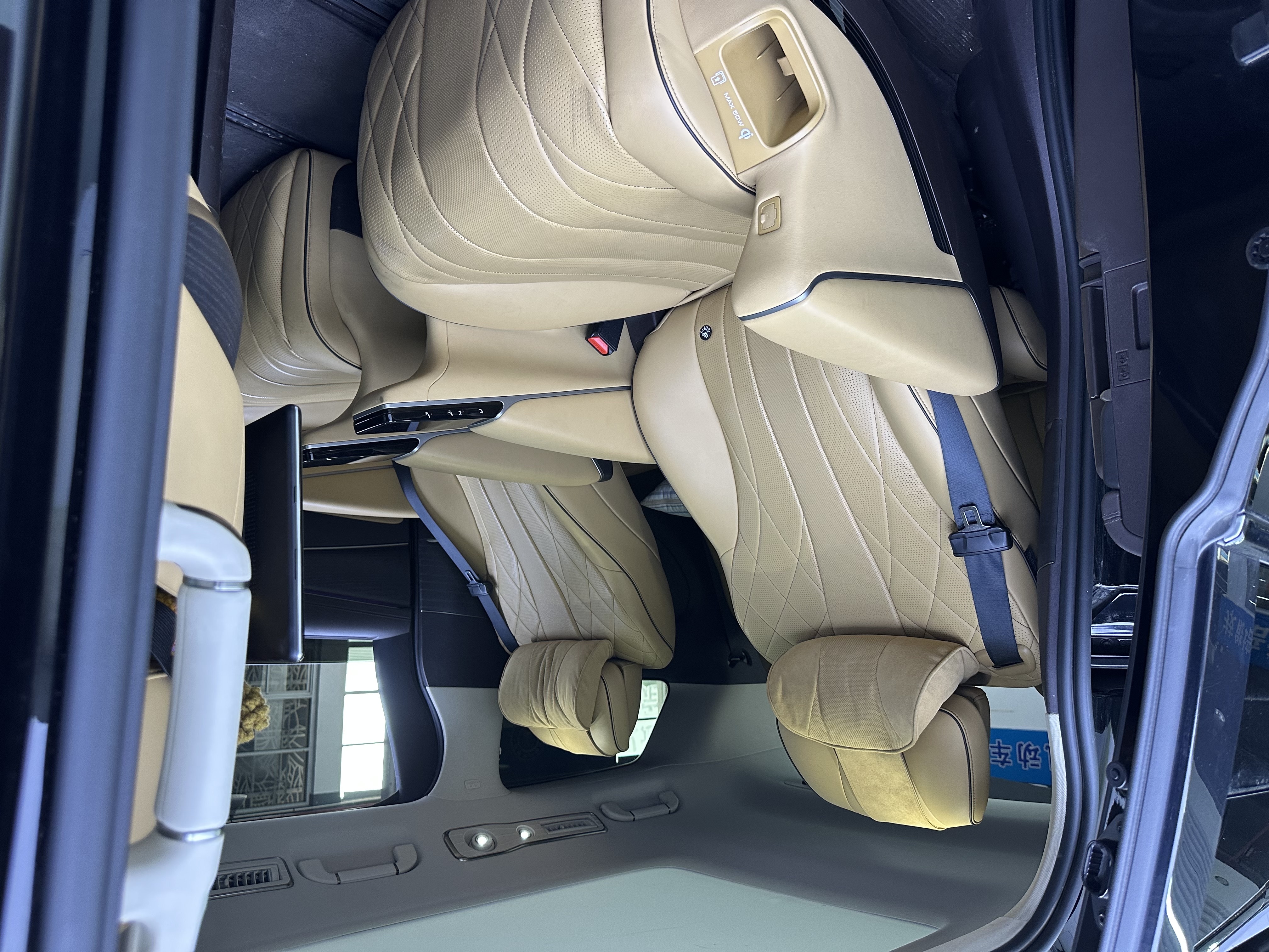 Denza D9 2024 imagem de carro #13