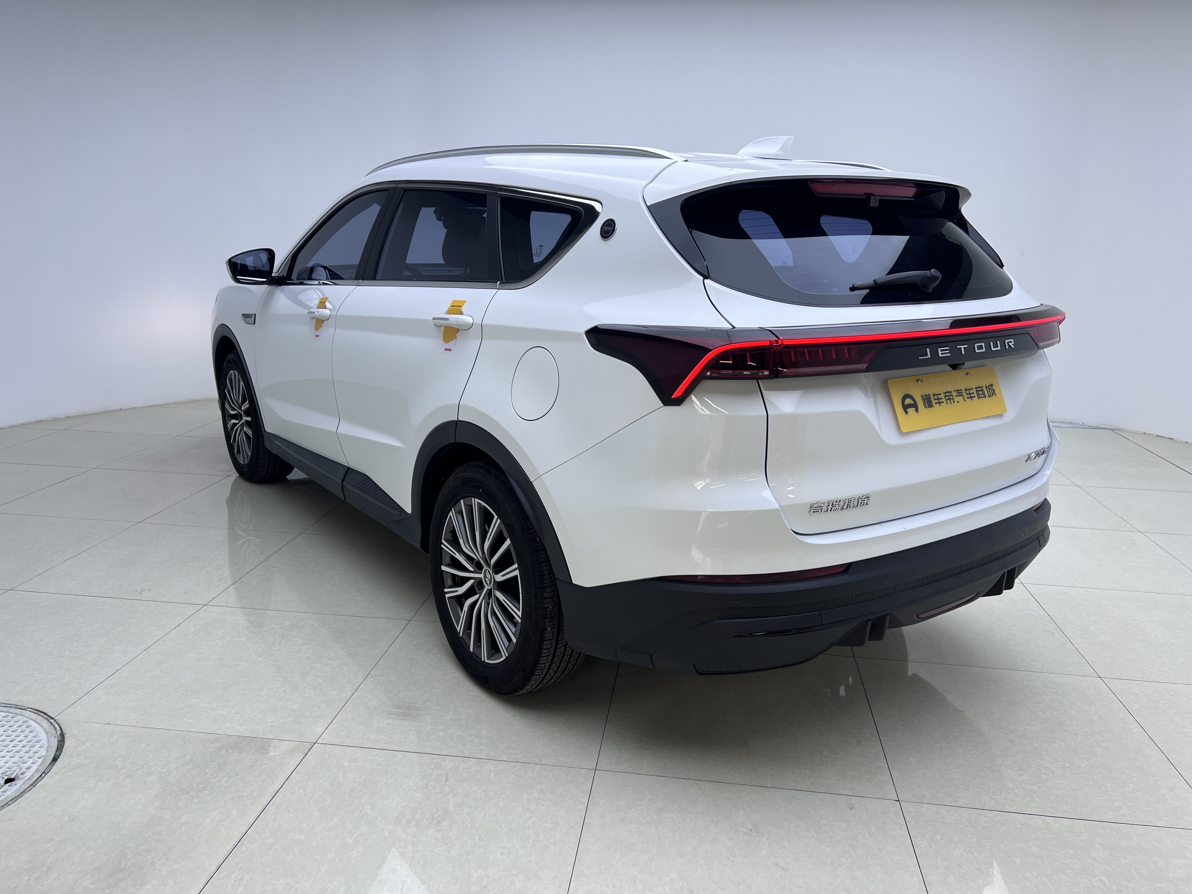 X70 C-DM 2024 car image #13