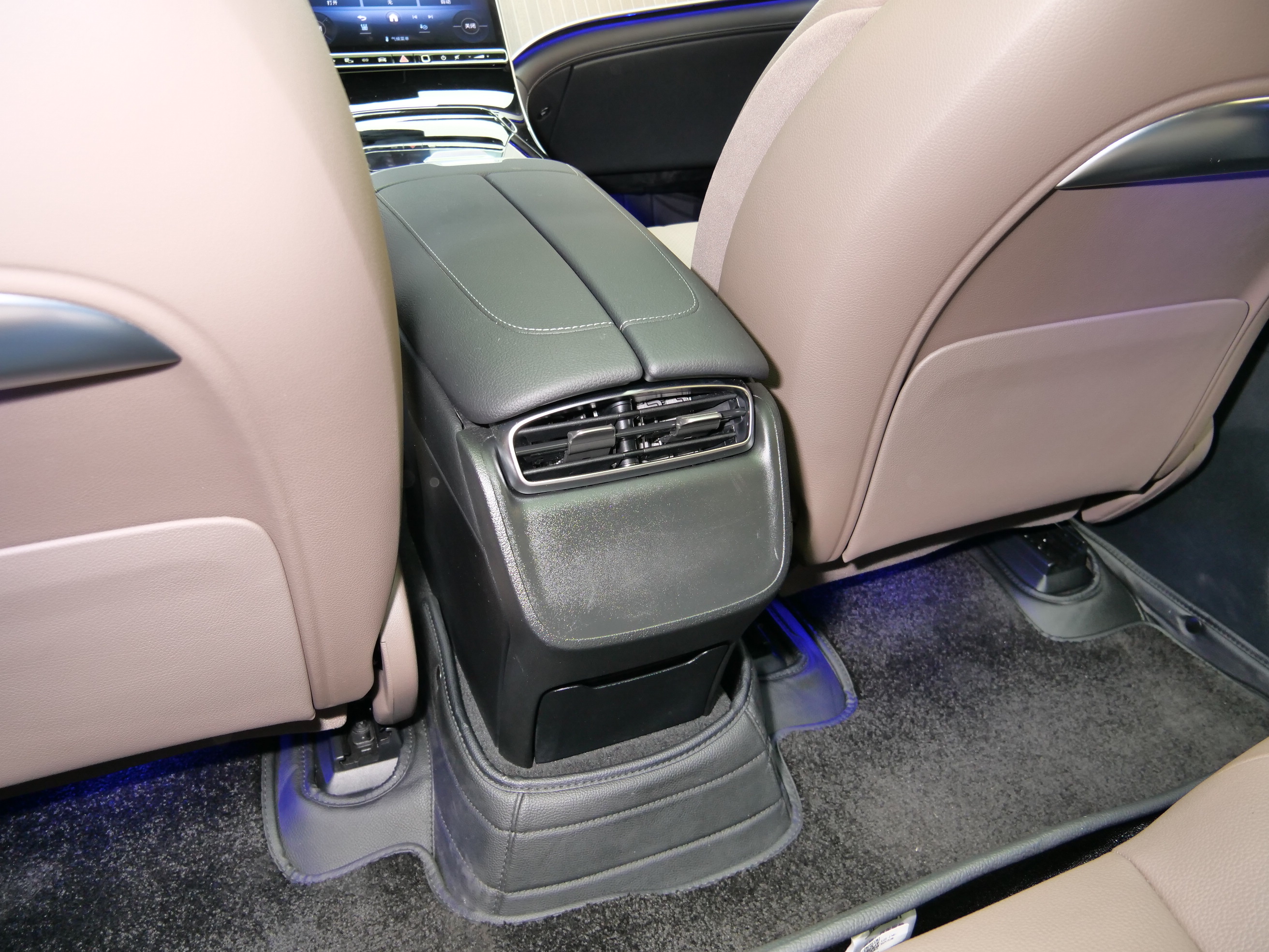 Mercedes-Benz EQE SUV 2025 #13 Mercedes-Benz EQE SUV 2025 car image #13