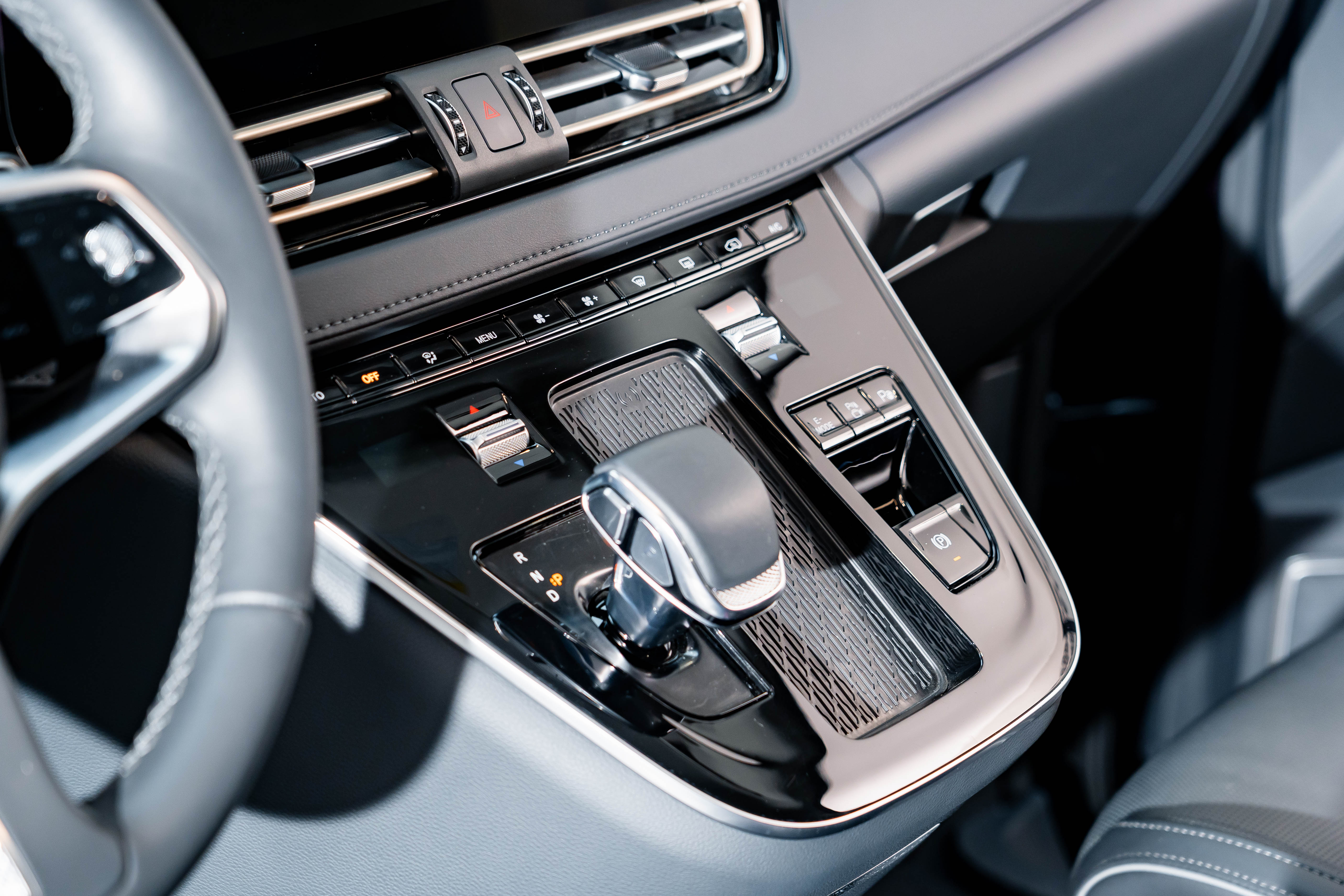 HongQi HQ9 PHEV 2025 #13 HongQi HQ9 PHEV 2025 car image #13