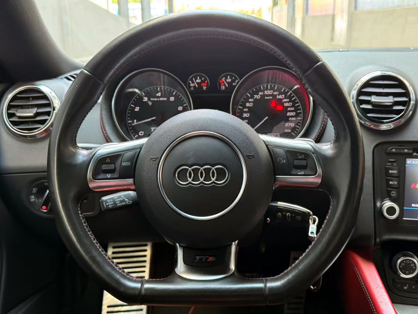 Audi TTS 2011 car image #13