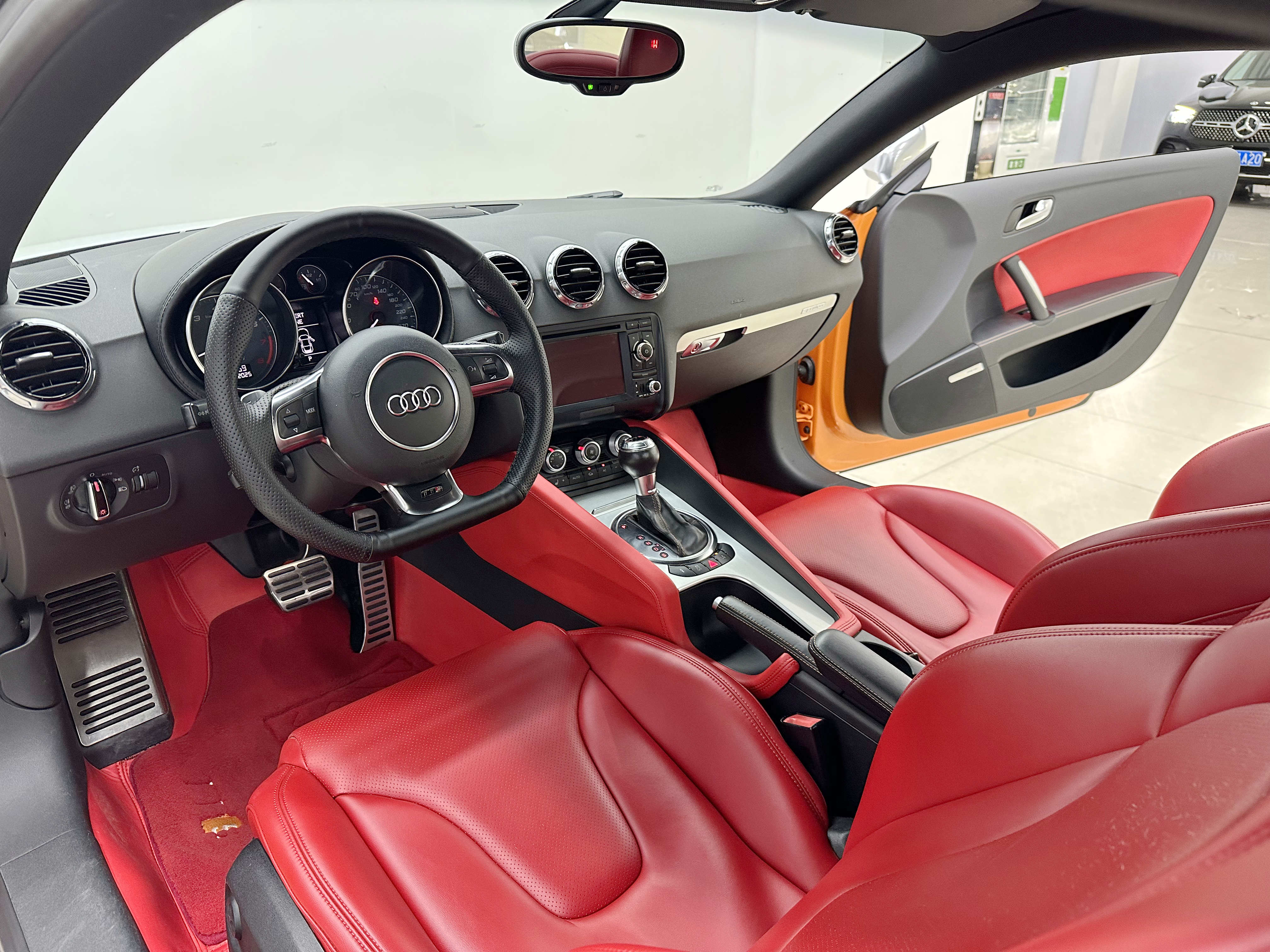 Audi TTS 2011 #13 Audi TTS 2011 car image #13