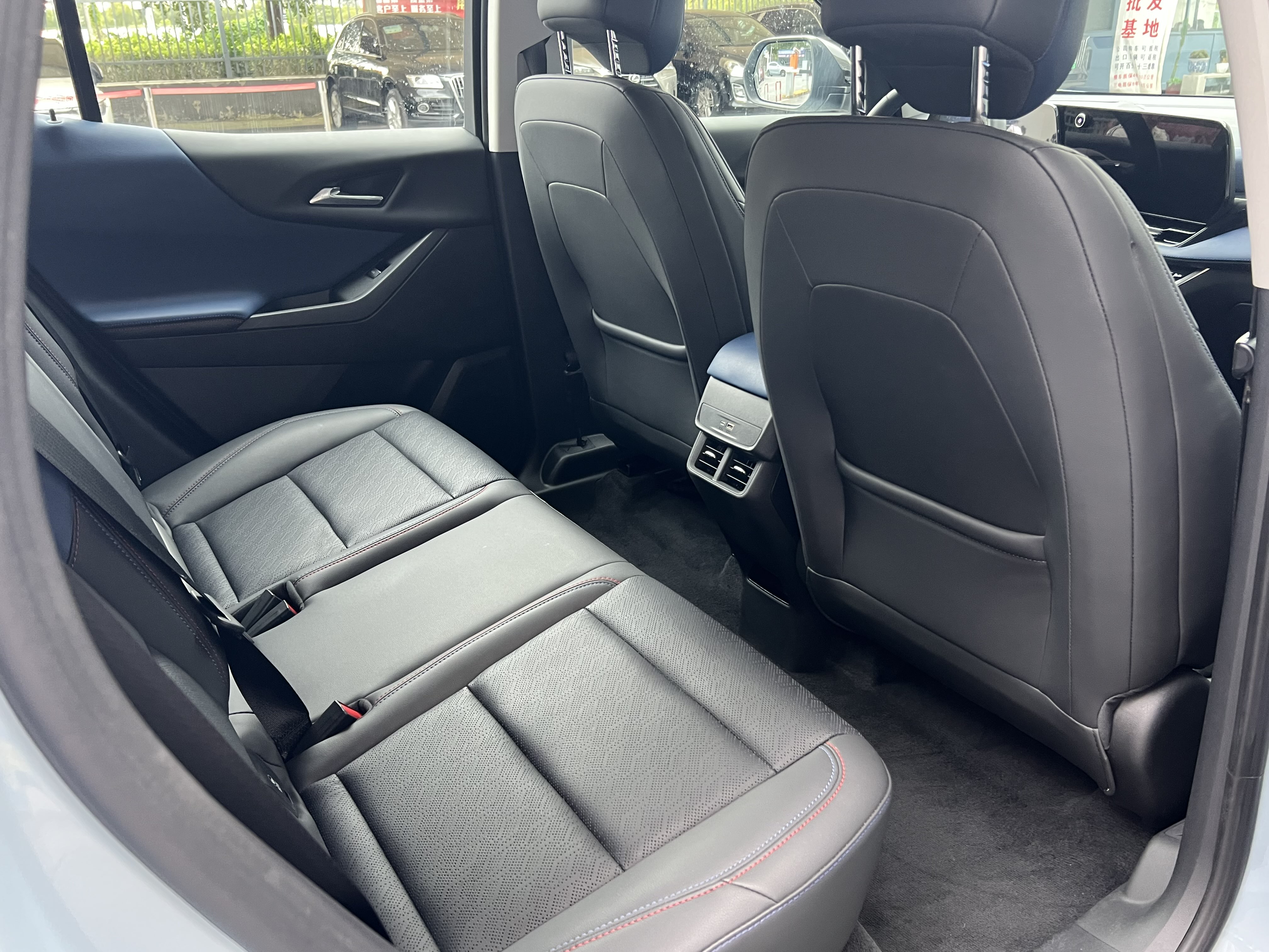 Chevrolet Equinox Plus 2025 car image #13