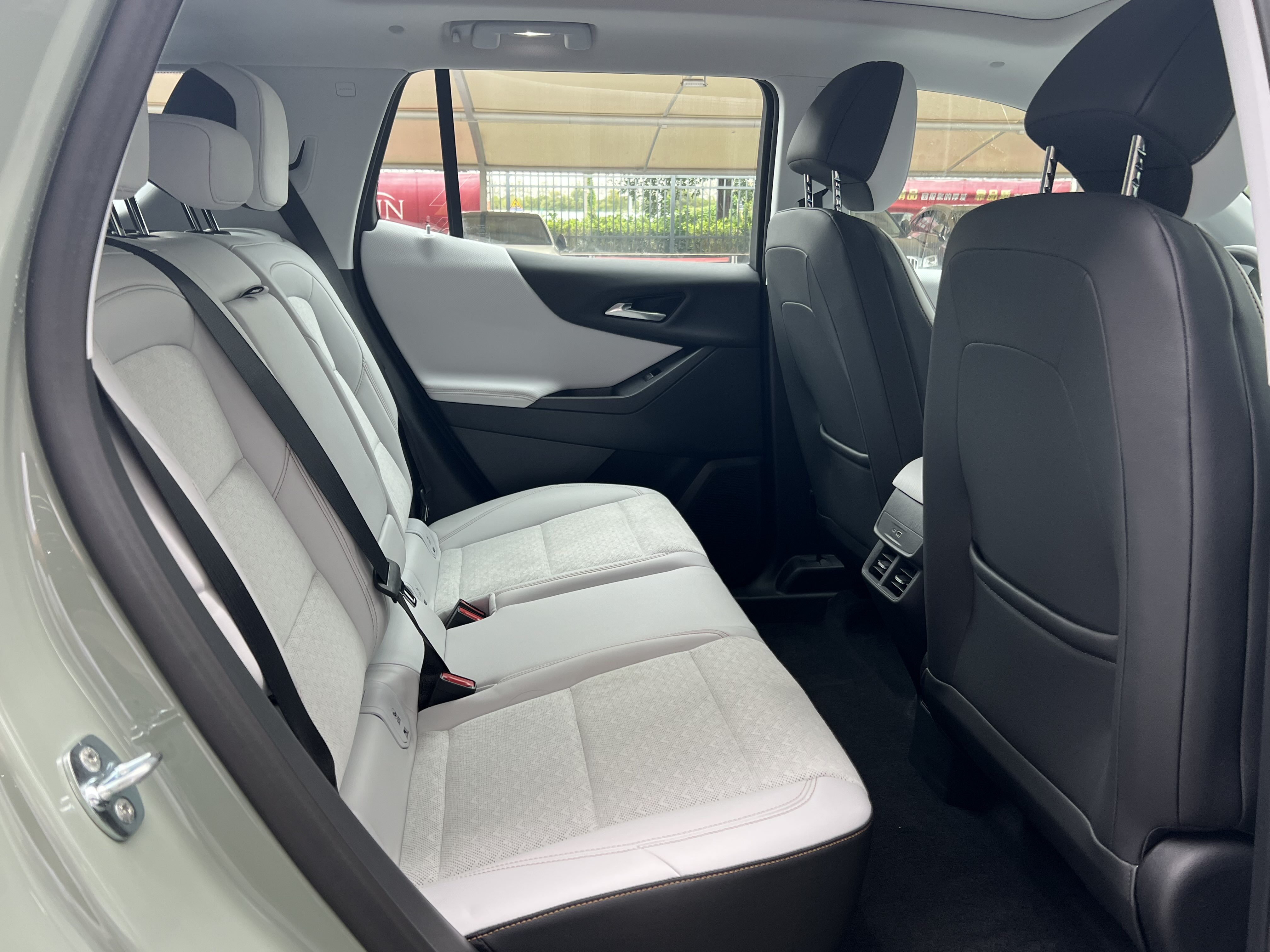 Chevrolet Equinox Plus 2025 car image #13