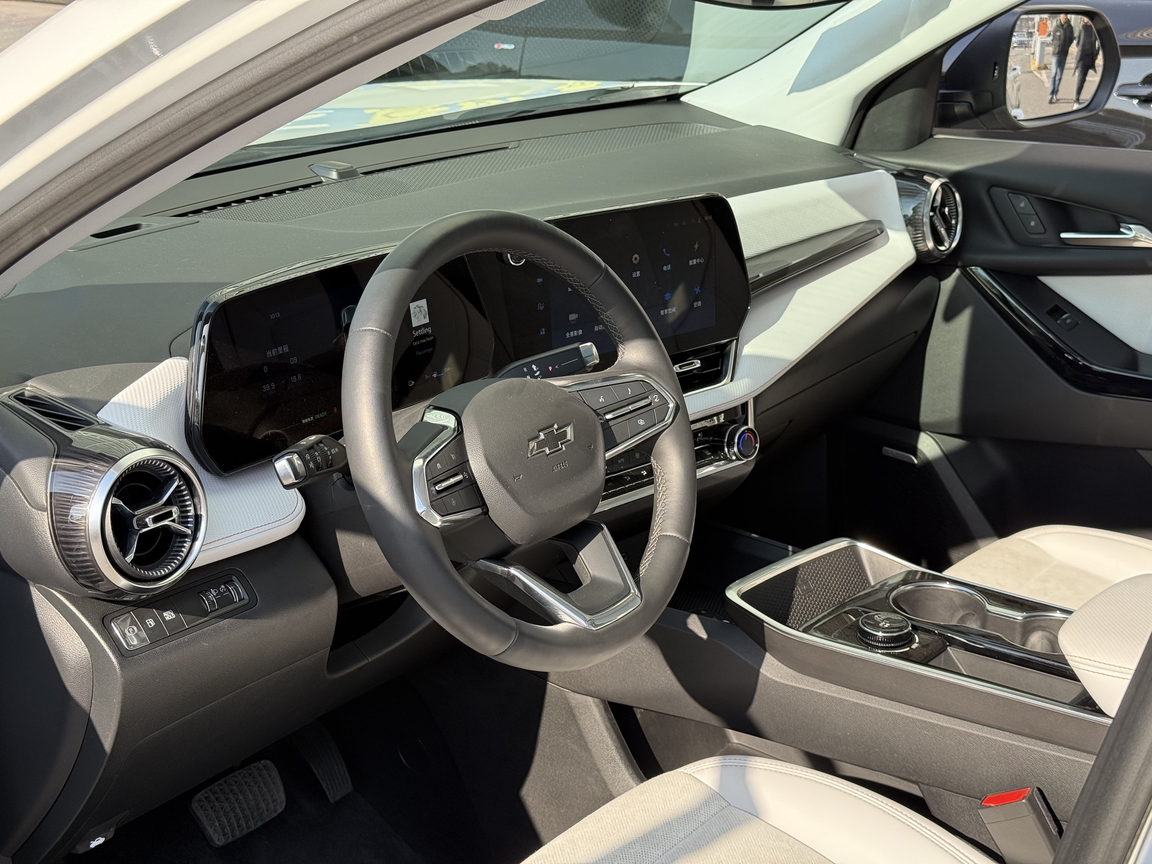 Chevrolet Equinox Plus 2025 car image #13