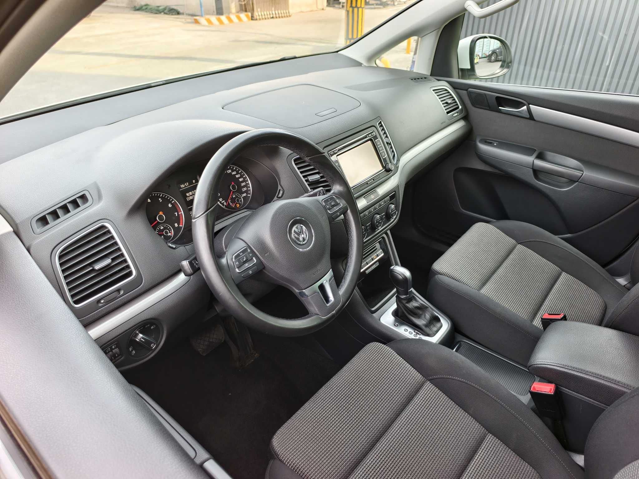 Volkswagen Sharan 2016 صورة سيارة #13