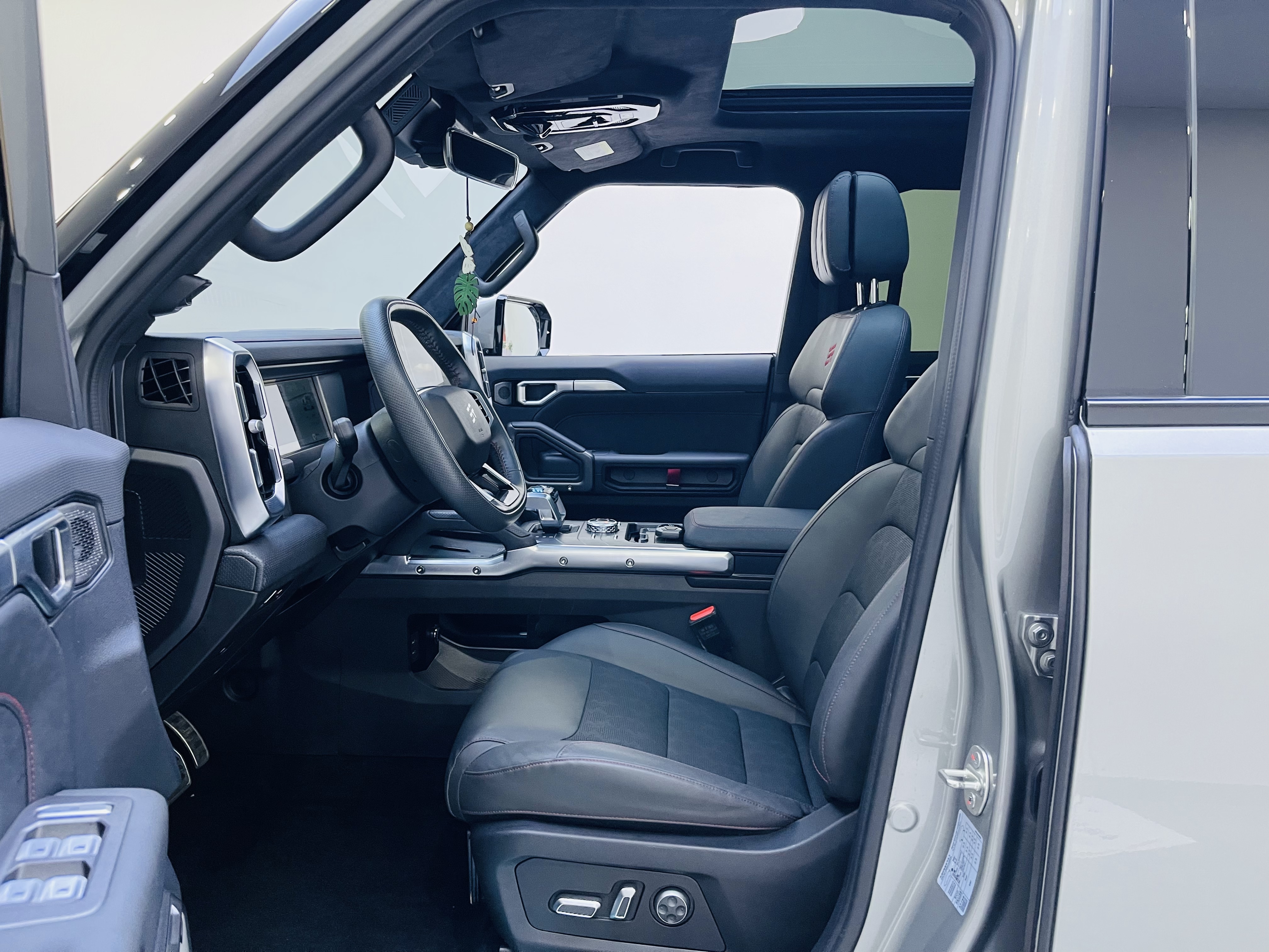 Jetour T2 2025 car image #13