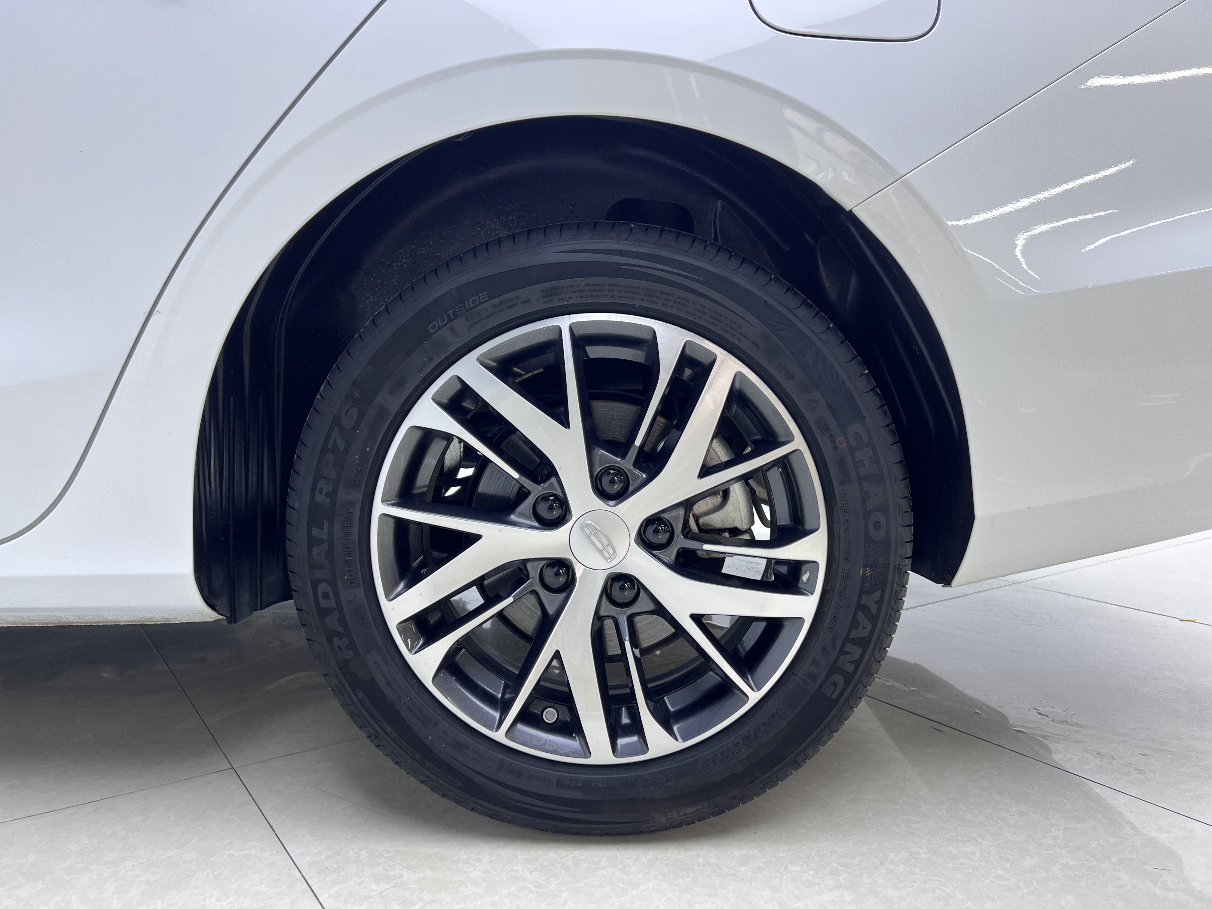 Emgrand 2024 car image #13