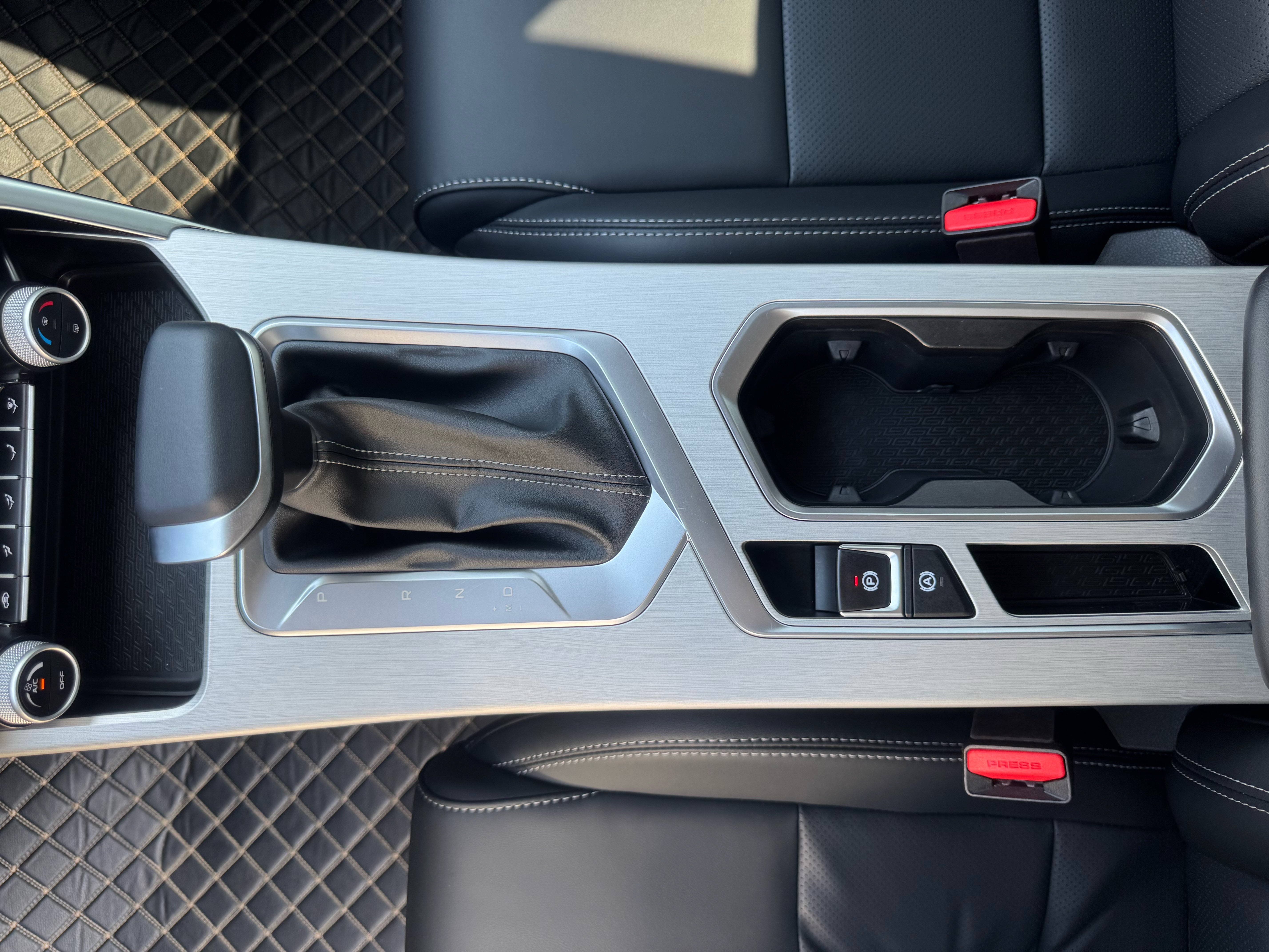 GEELY Coolray 2025 car image #13