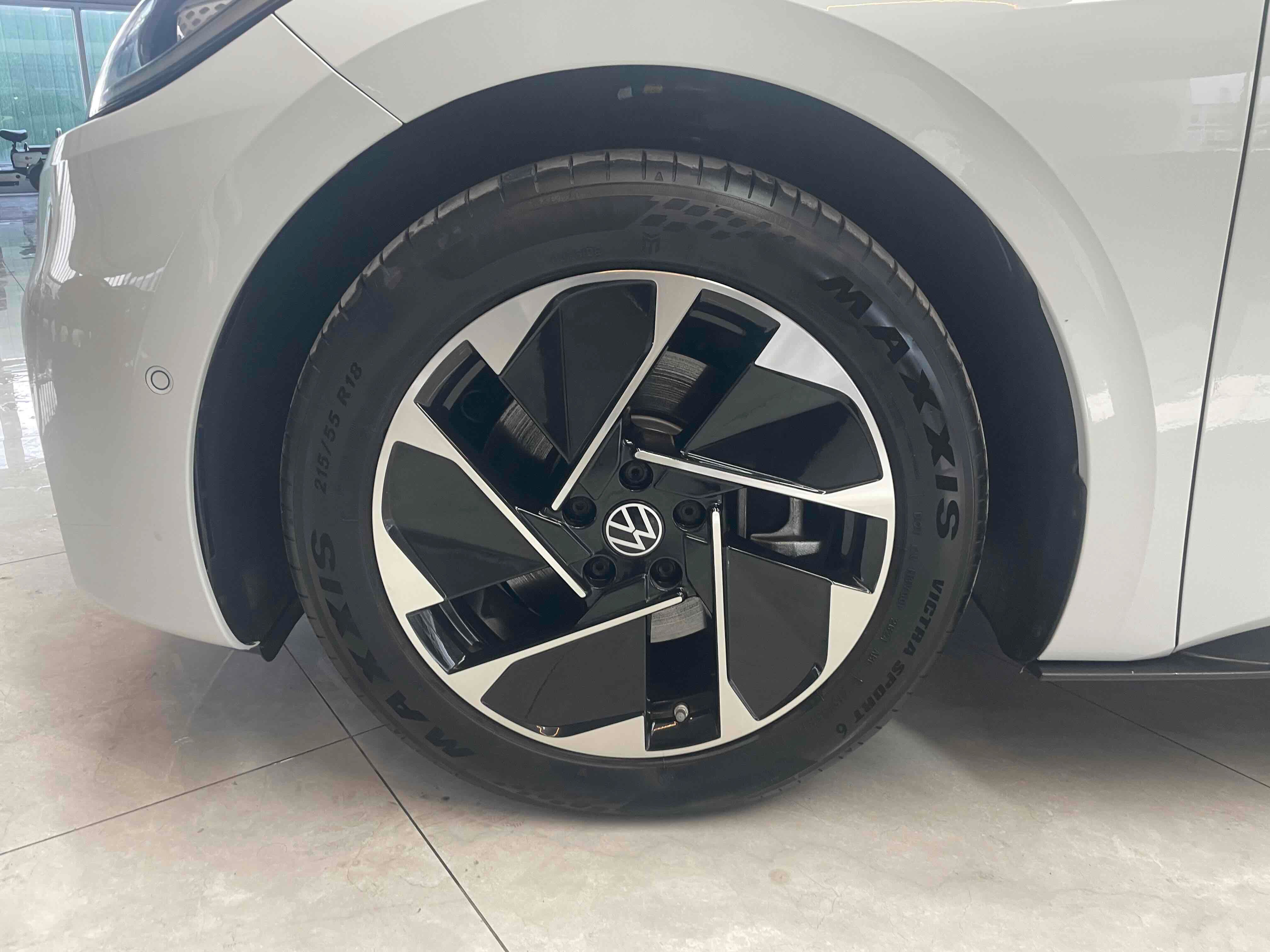 Volkswagen ID.3 2024 car image #13