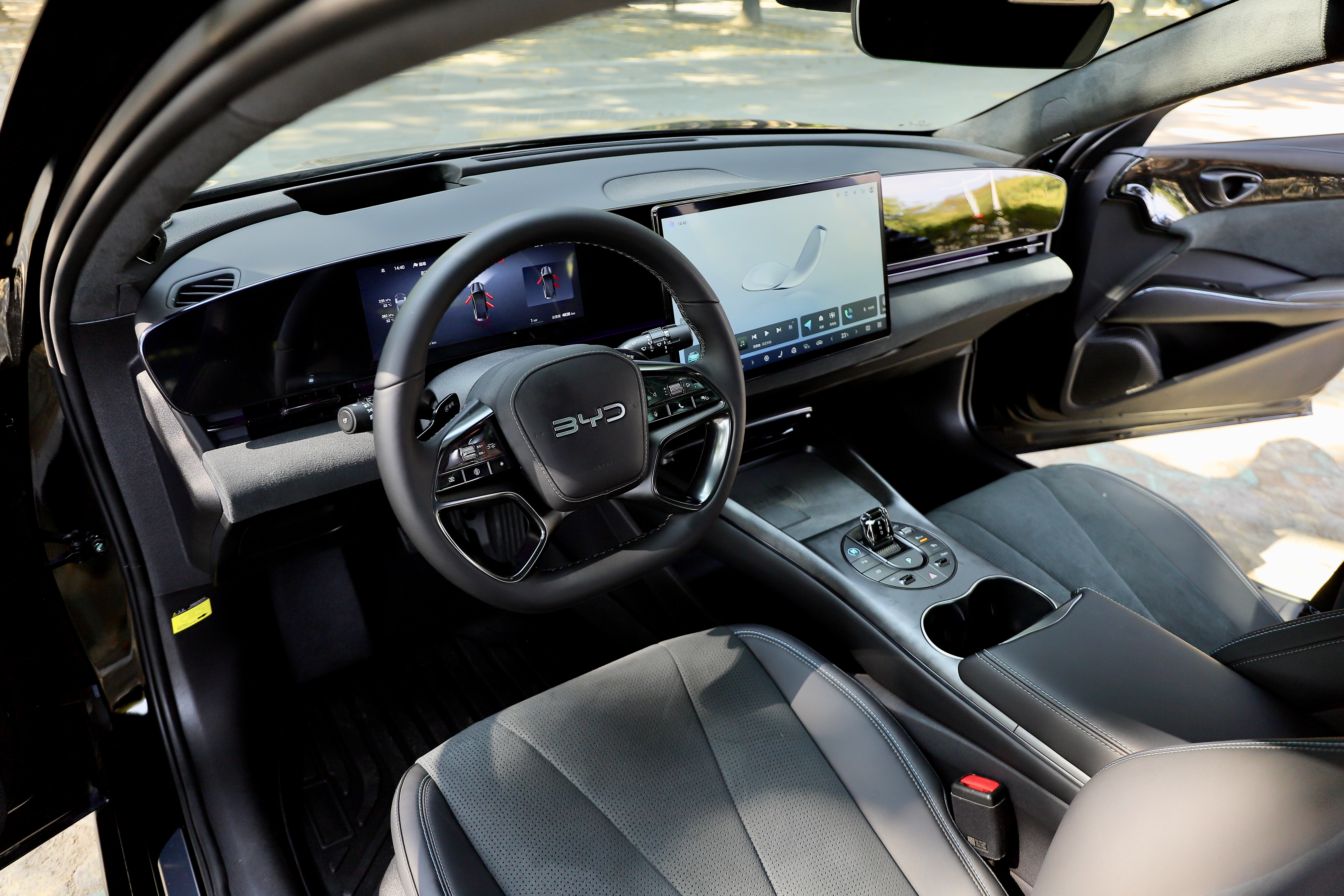 BYD Seal 2025 #13 BYD Seal 2025 car image #13