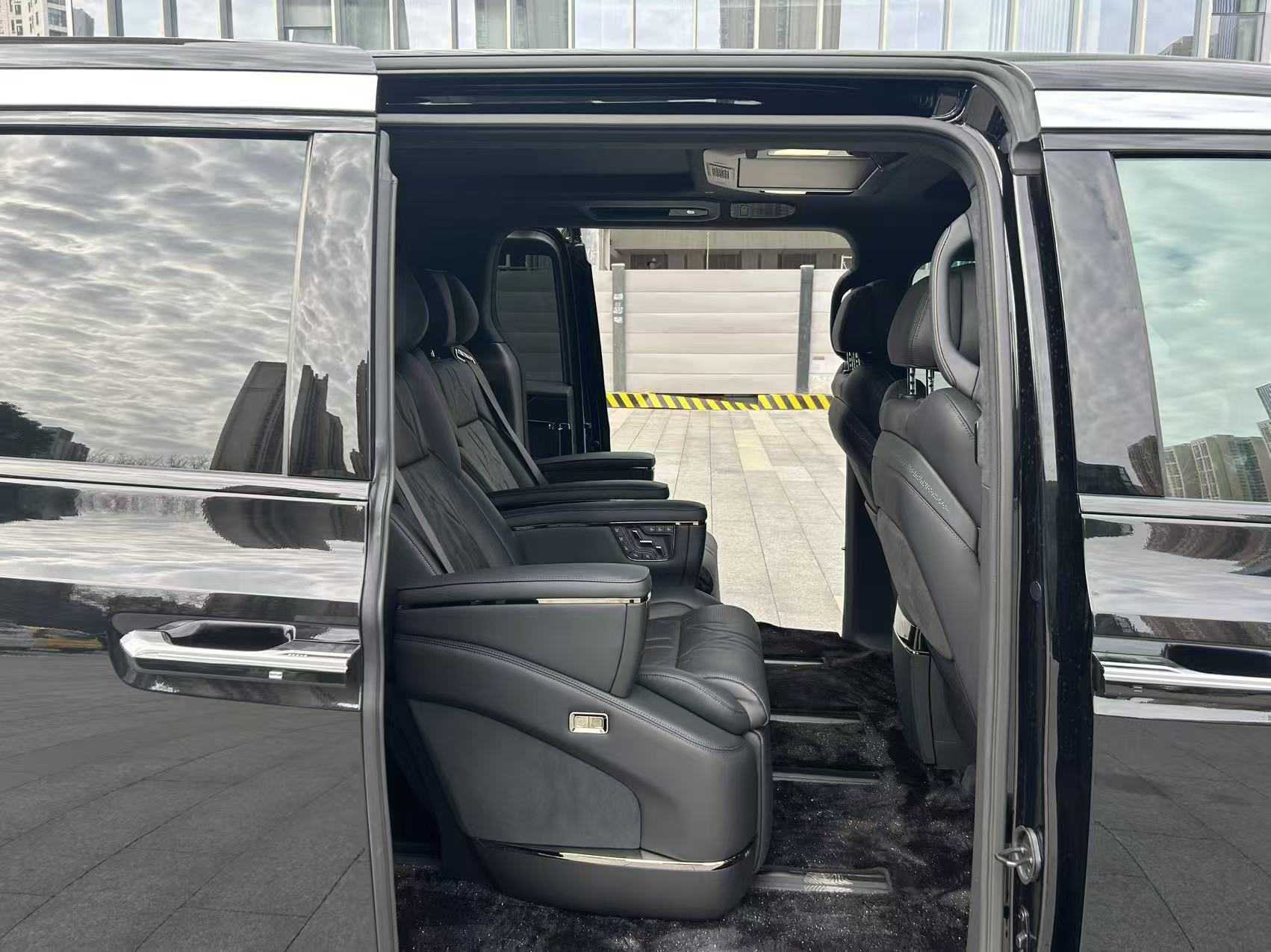 极氪 极氪009 2025 汽车图片 #13