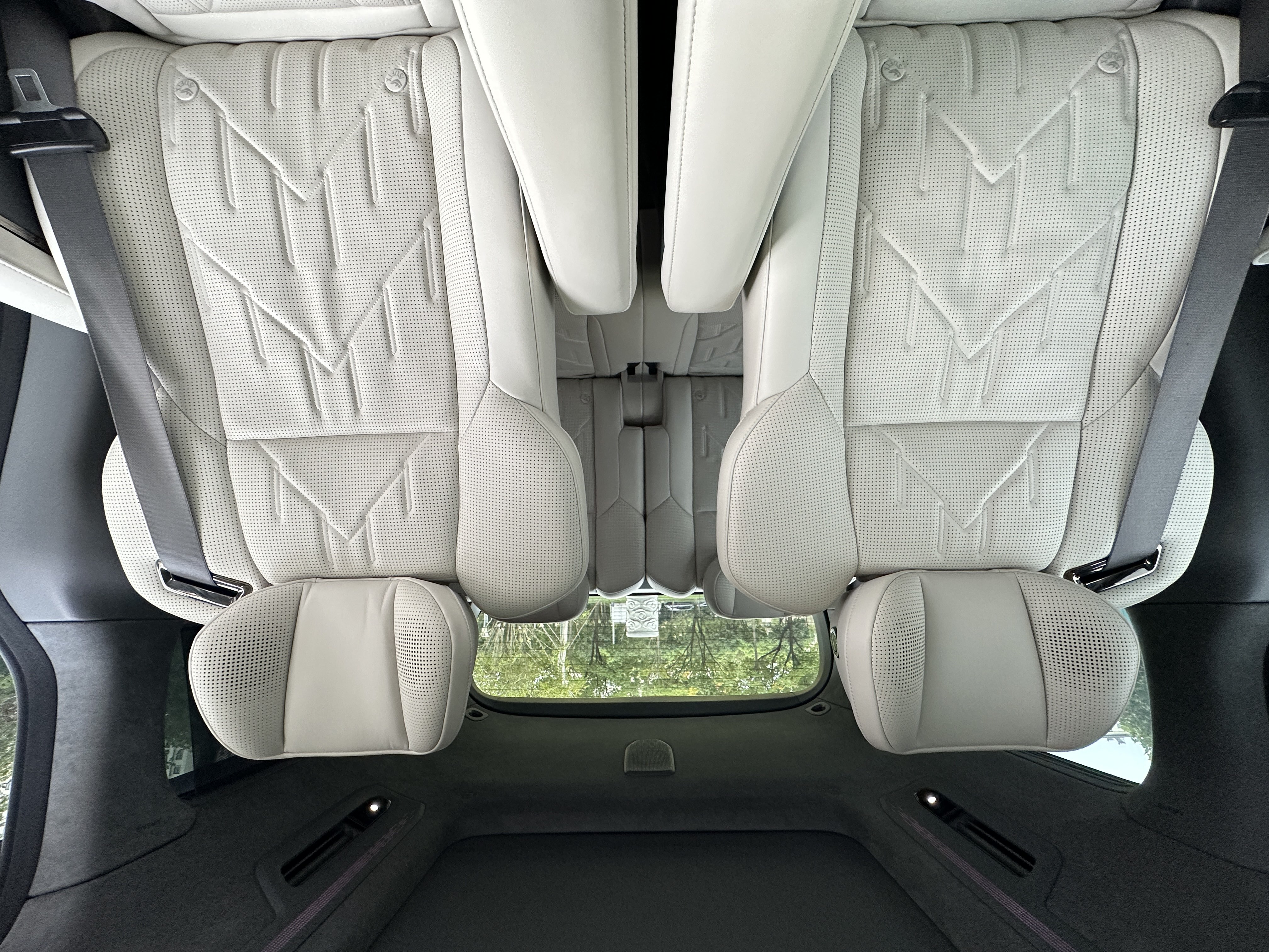 极氪 极氪009 2024 汽车图片 #13