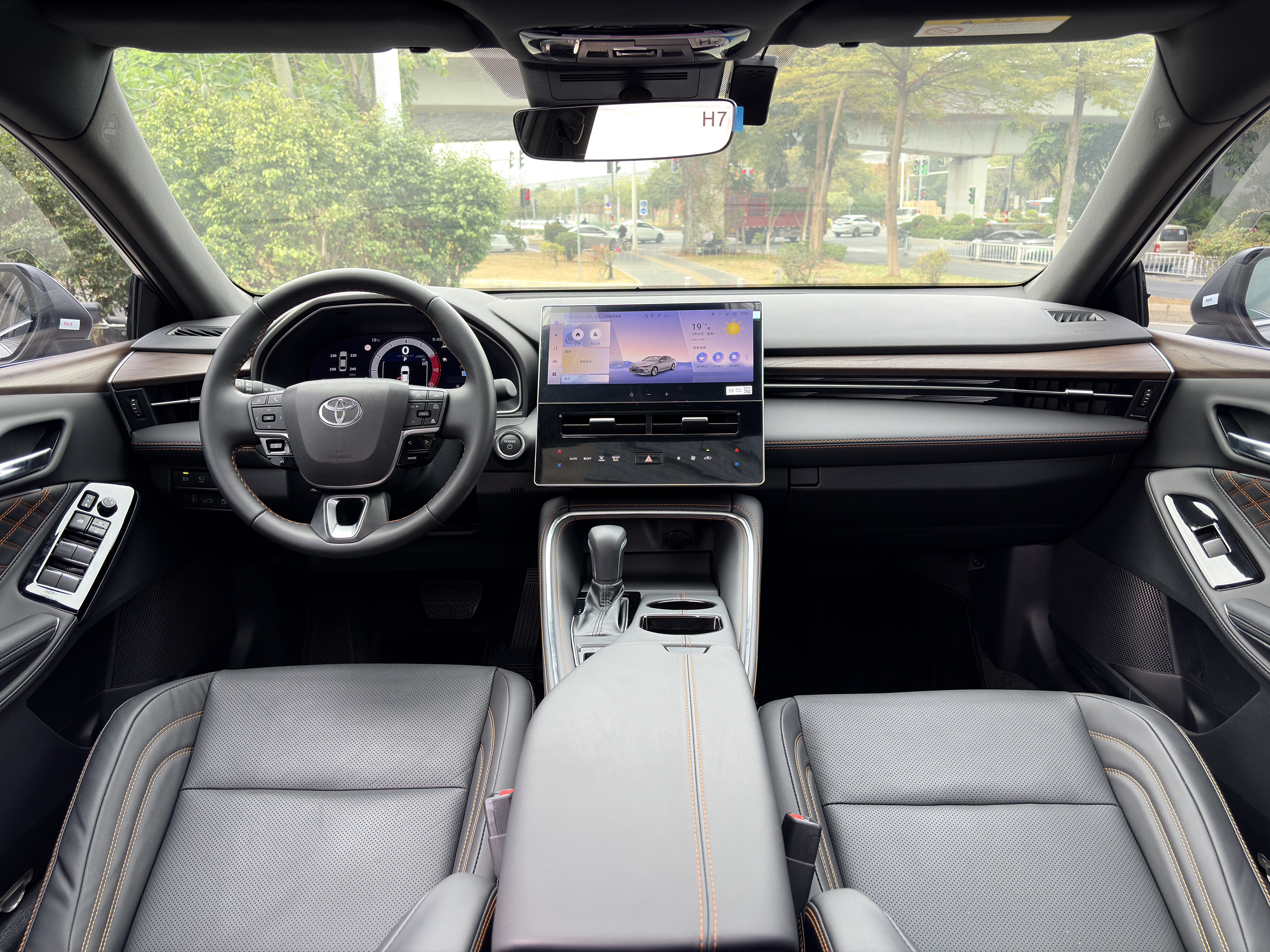 Toyota Avalon 2025 car image #13