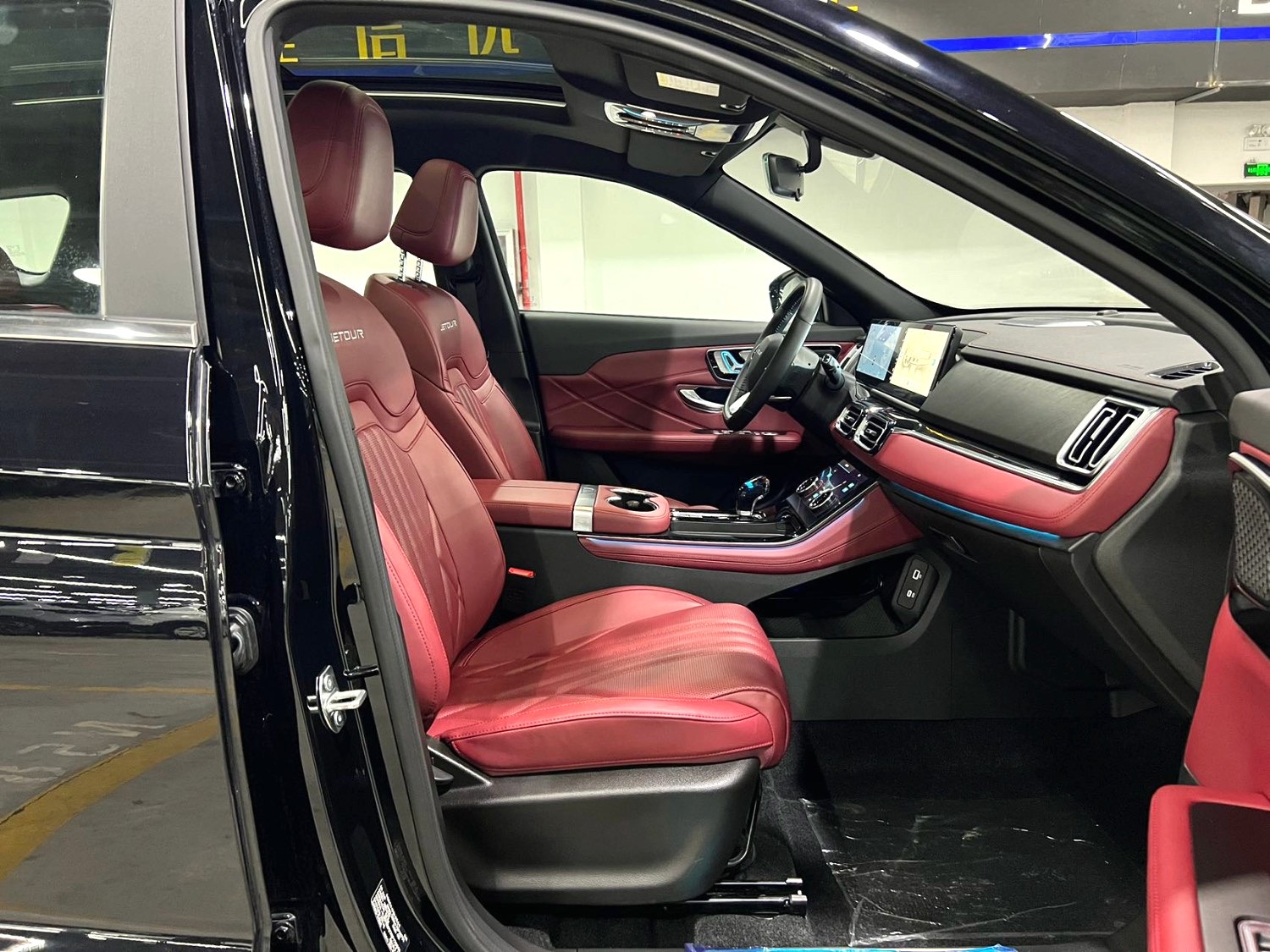 X70 PLUS 2024 car image #13