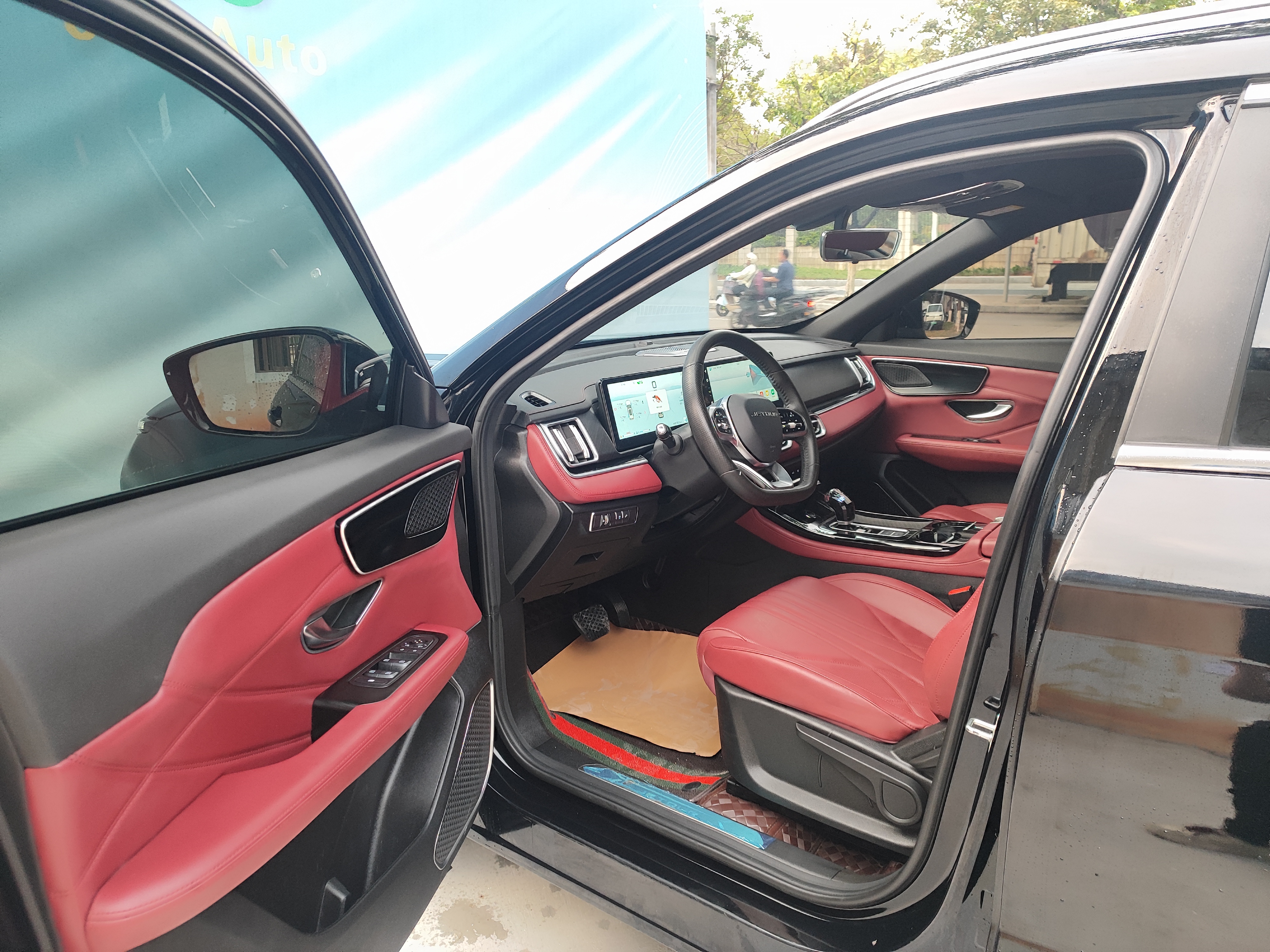 X70 PLUS 2024 #13 X70 PLUS 2024 car image #13