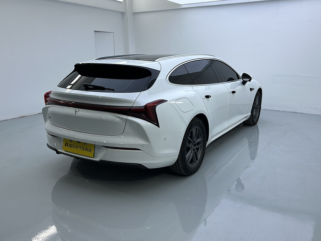 哪吒汽车 哪吒S猎装 2025 汽车图片 #13