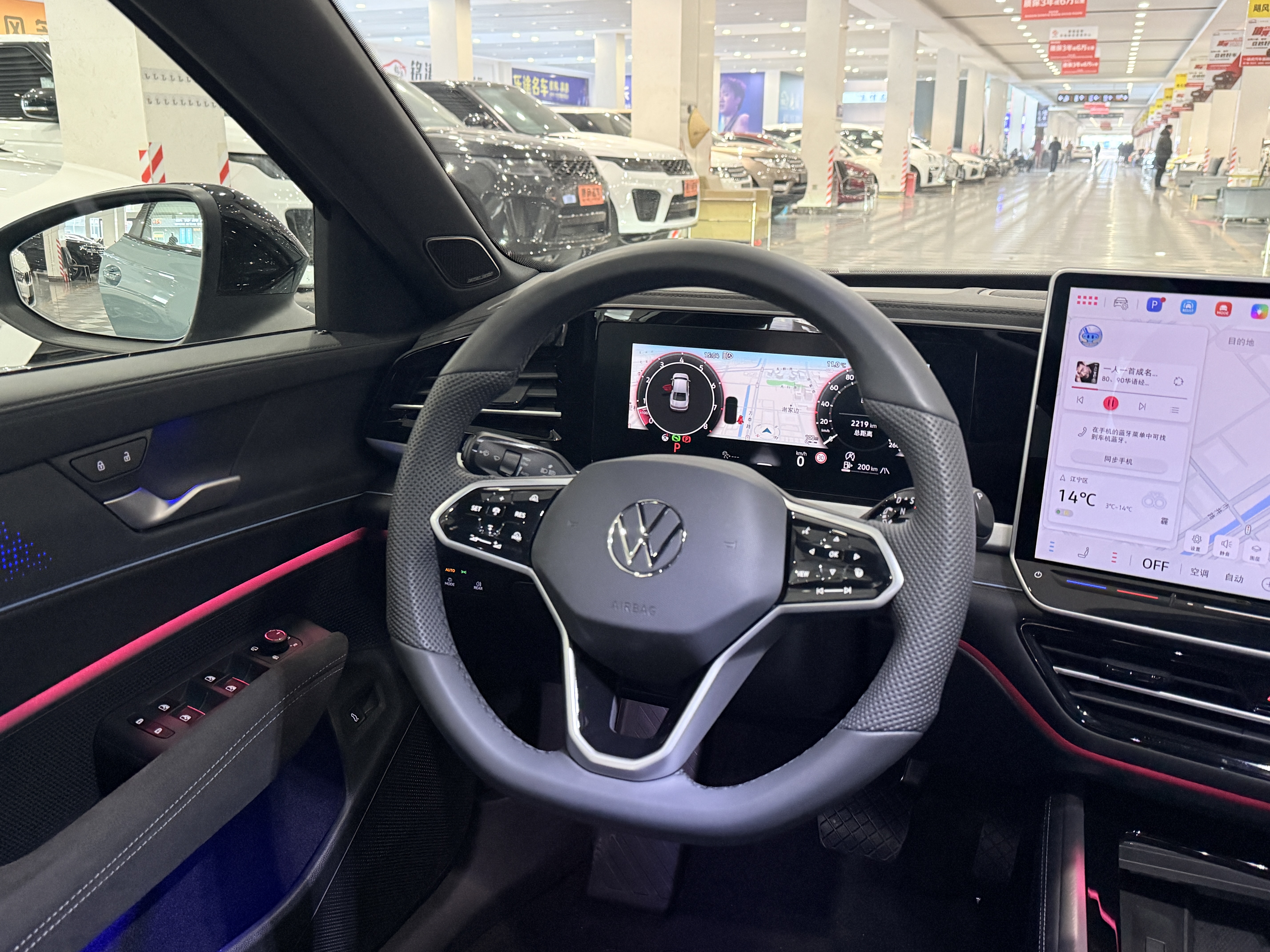 Volkswagen Passat 2024 car image #13