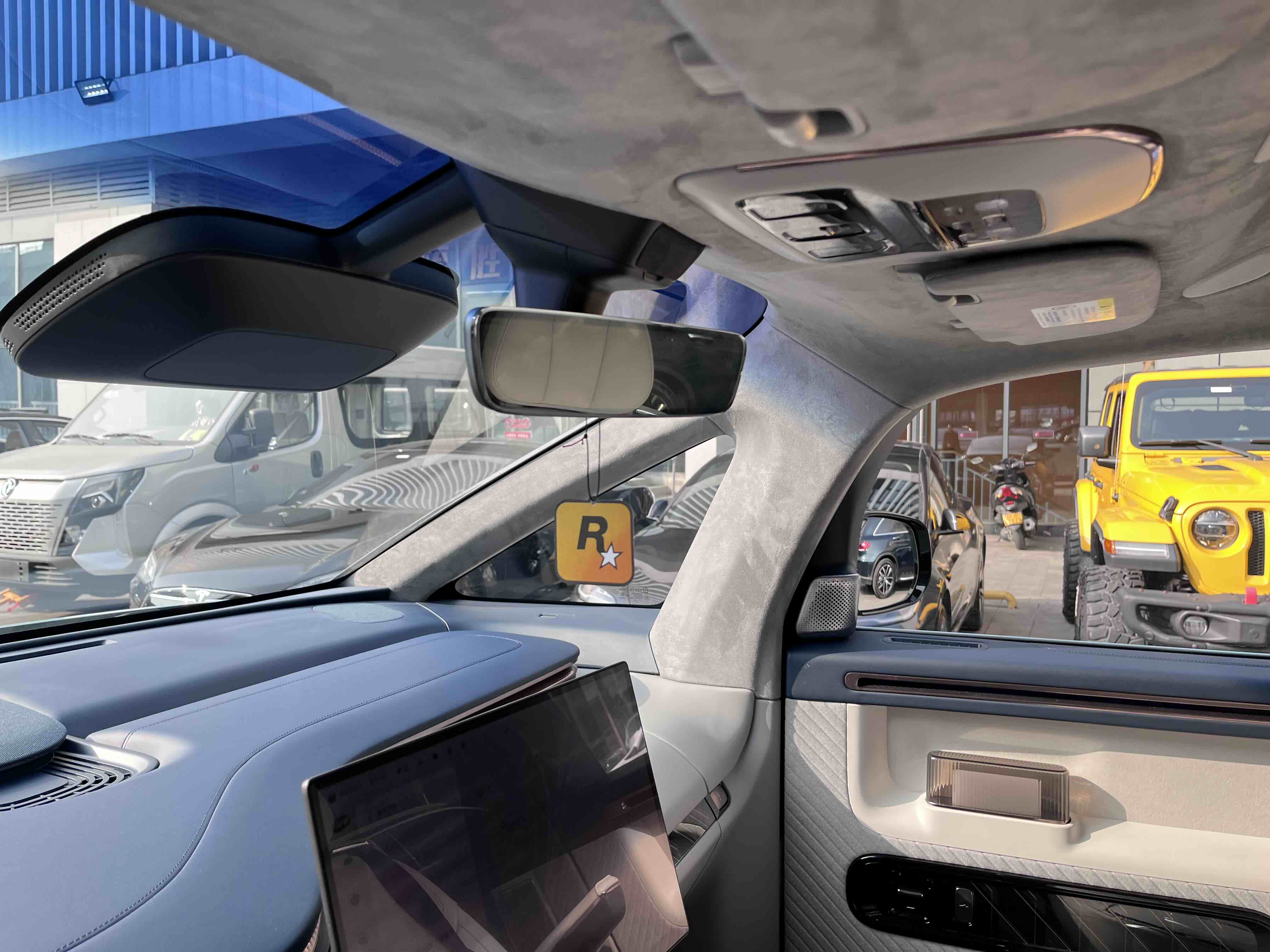 极氪 极氪MIX 2024 汽车图片 #13