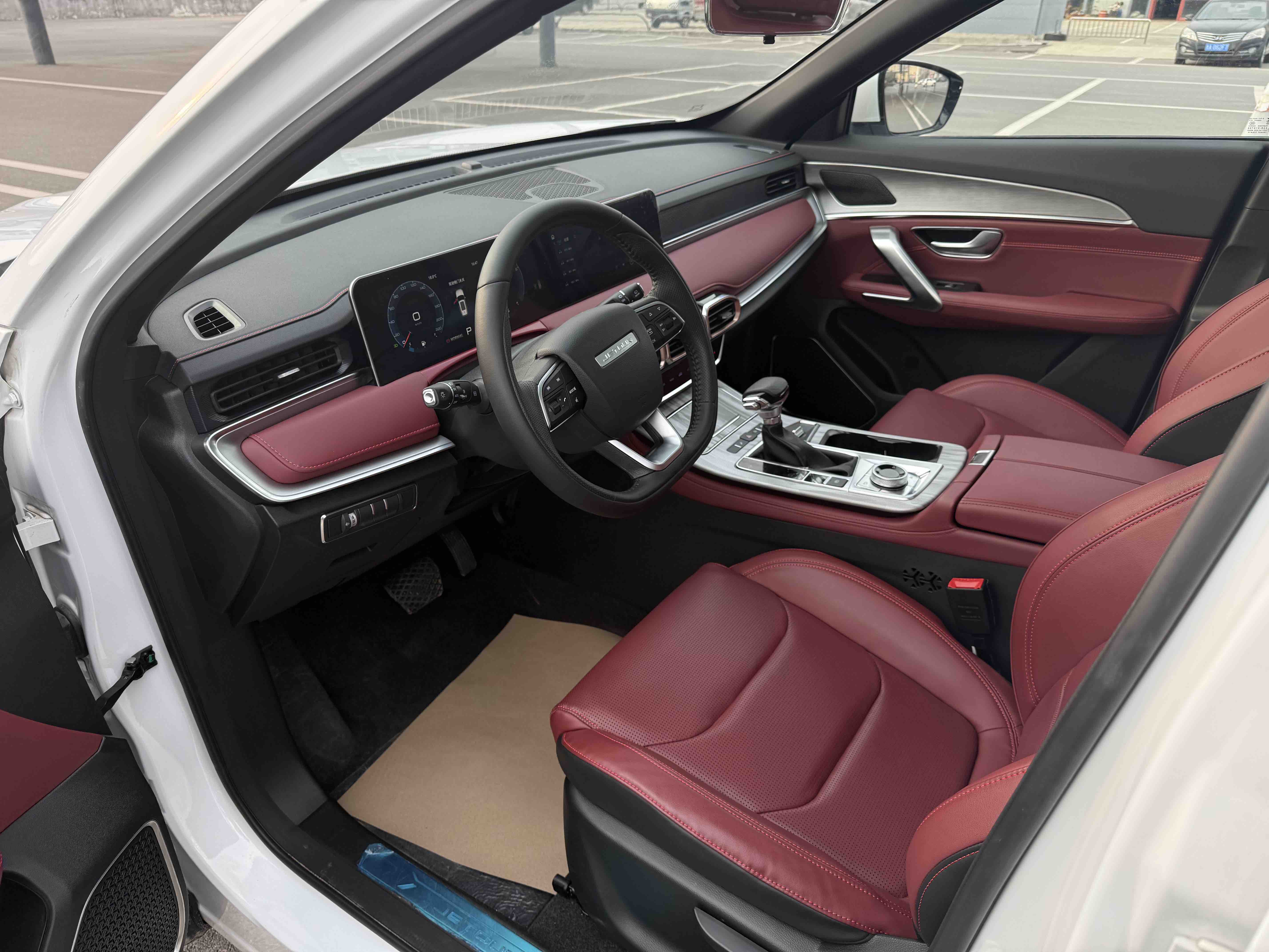 X70 PLUS 2026 #13 X70 PLUS 2026 car image #13
