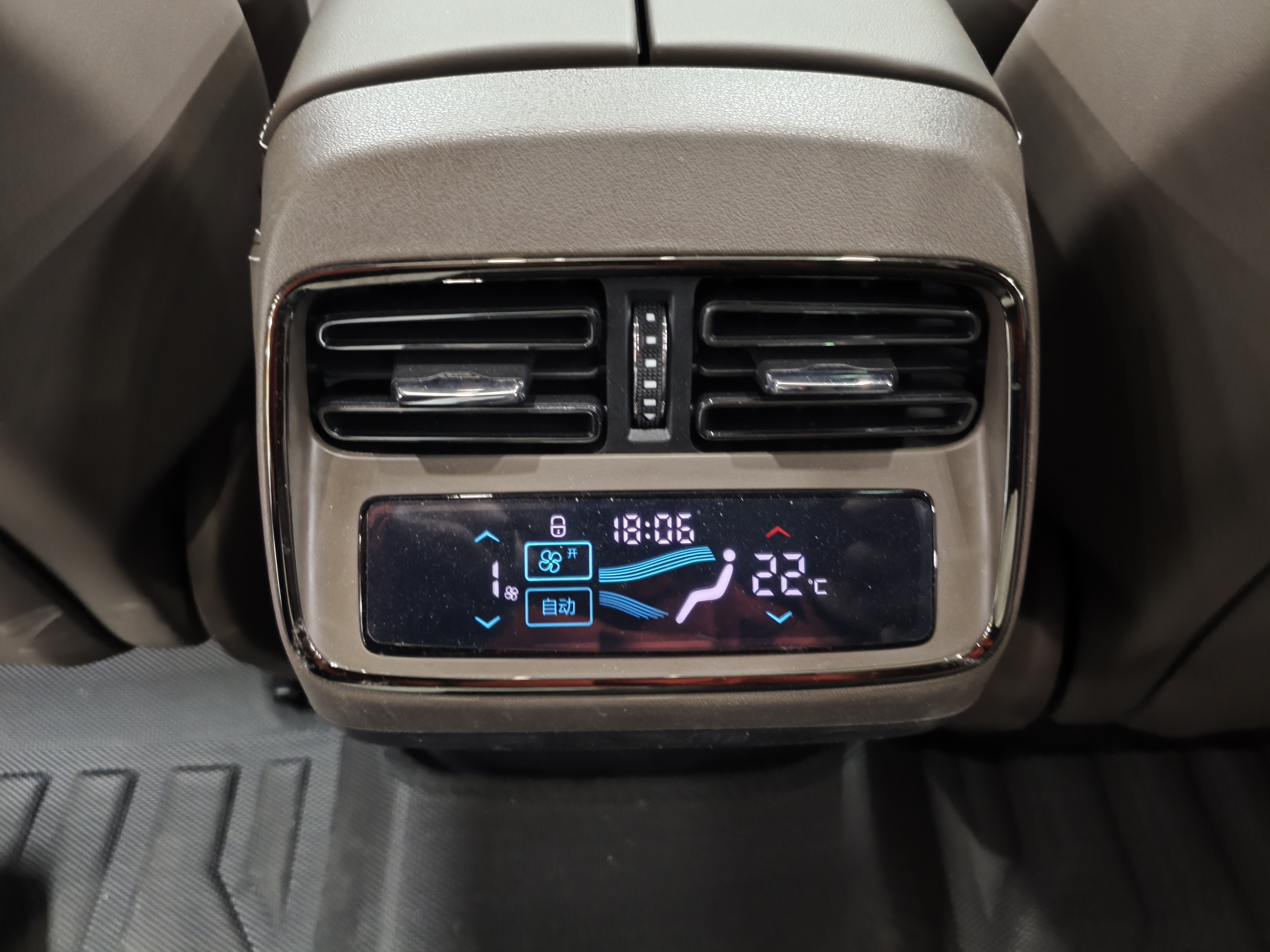 BYD Han 2024 car image #13