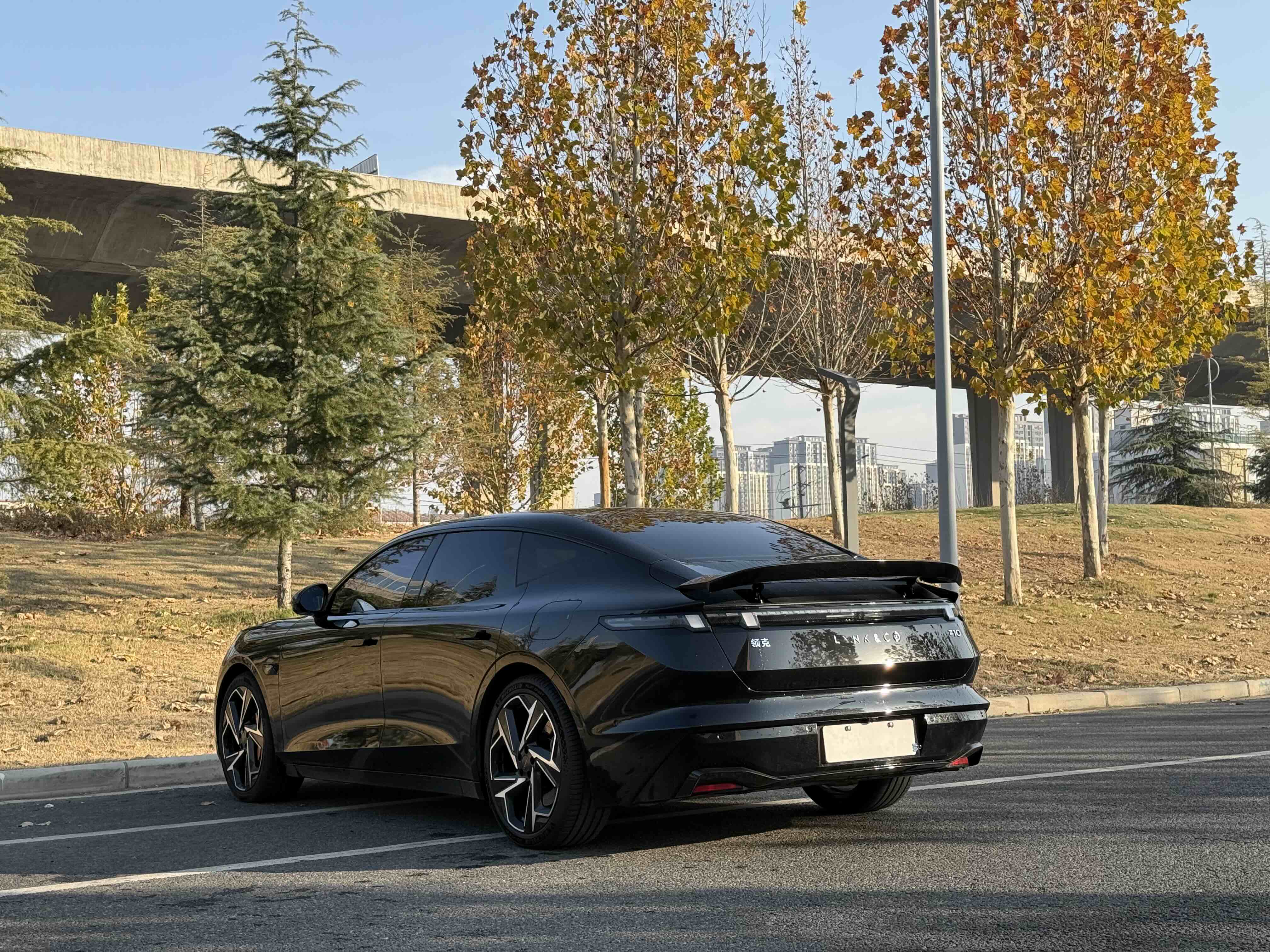 Lynk & Co 2024 car image #13