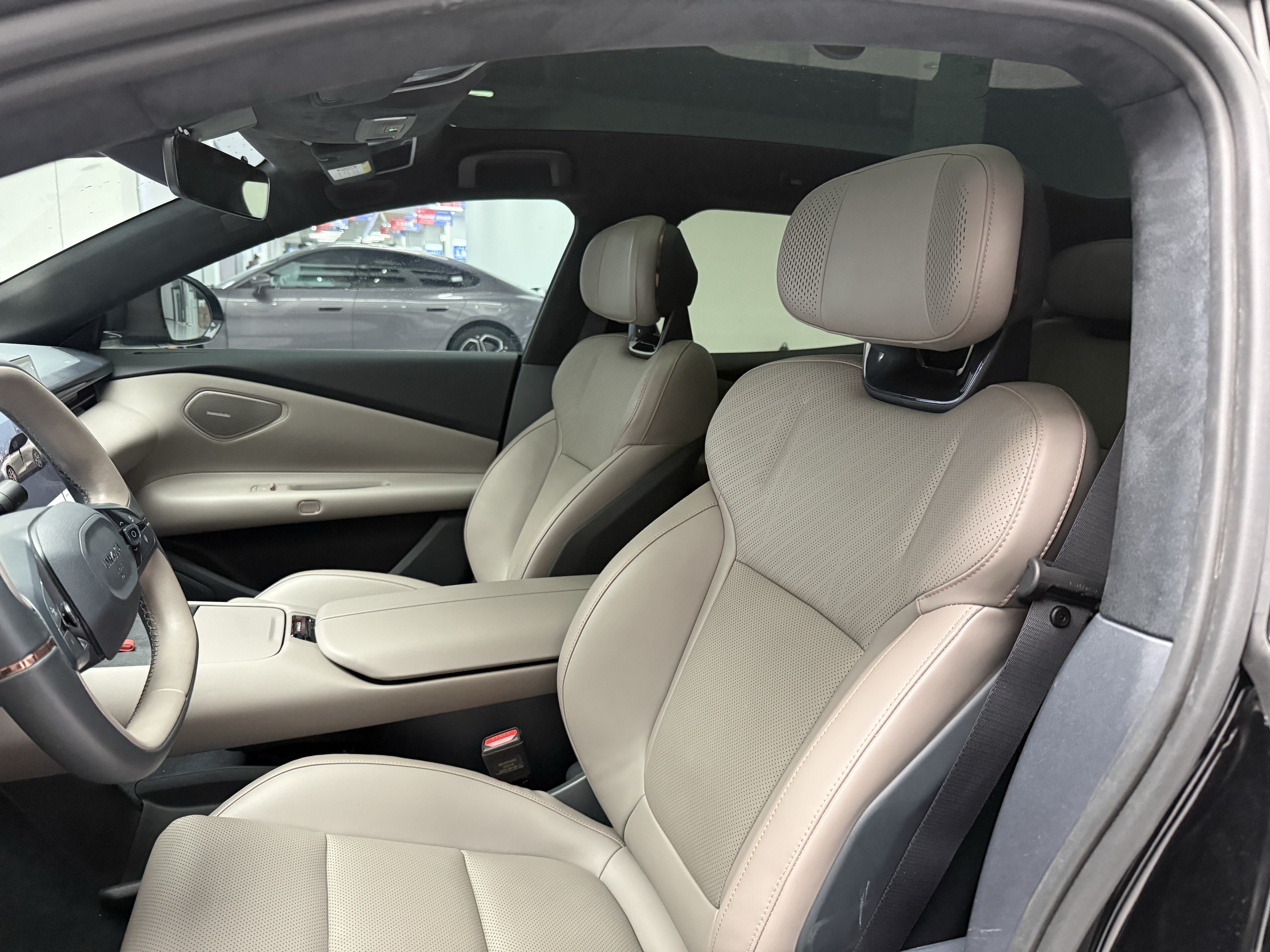 Lynk & Co 2024 #13 Lynk & Co 2024 car image #13