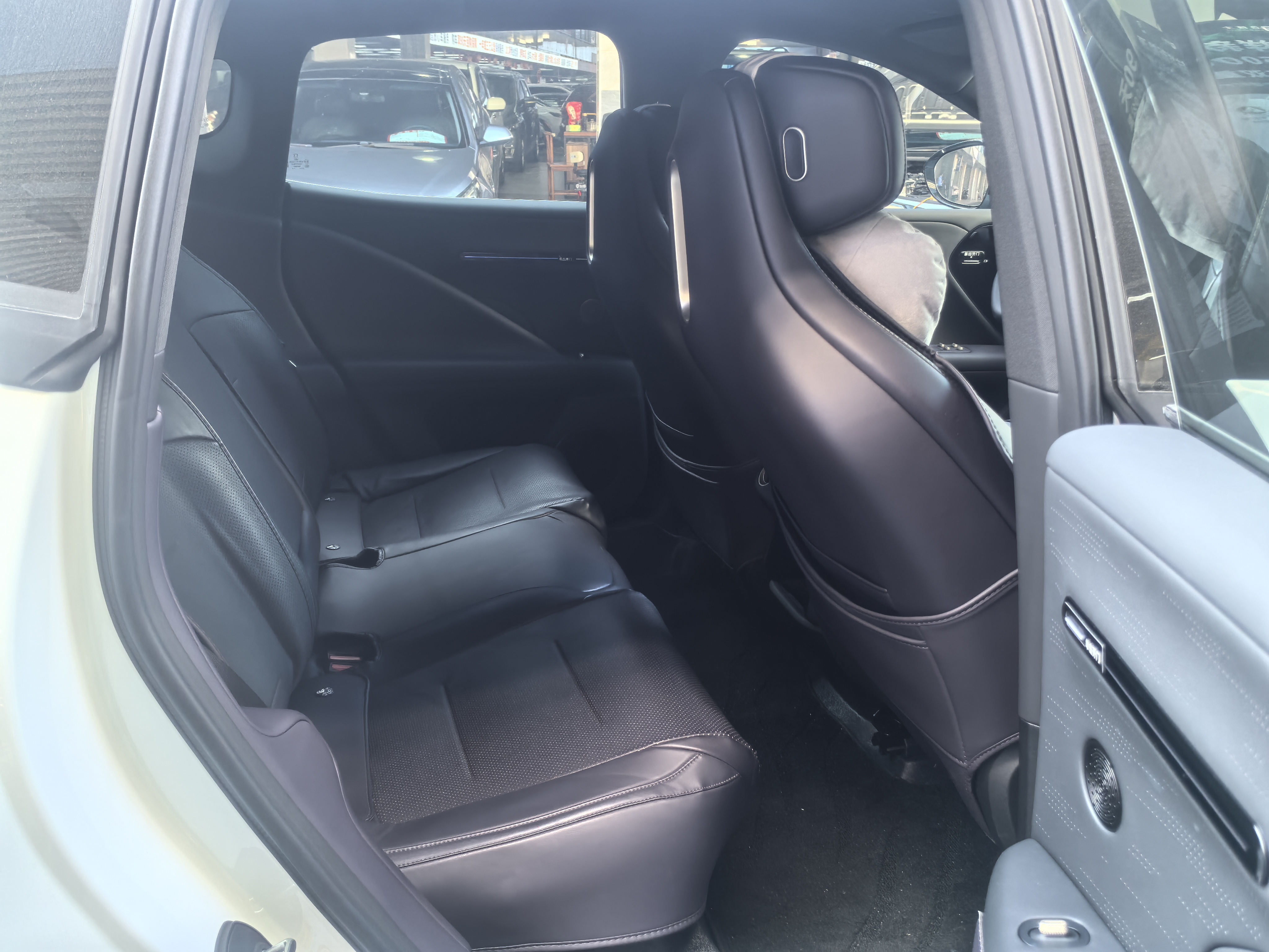 Avatr 07 2025 car image #13