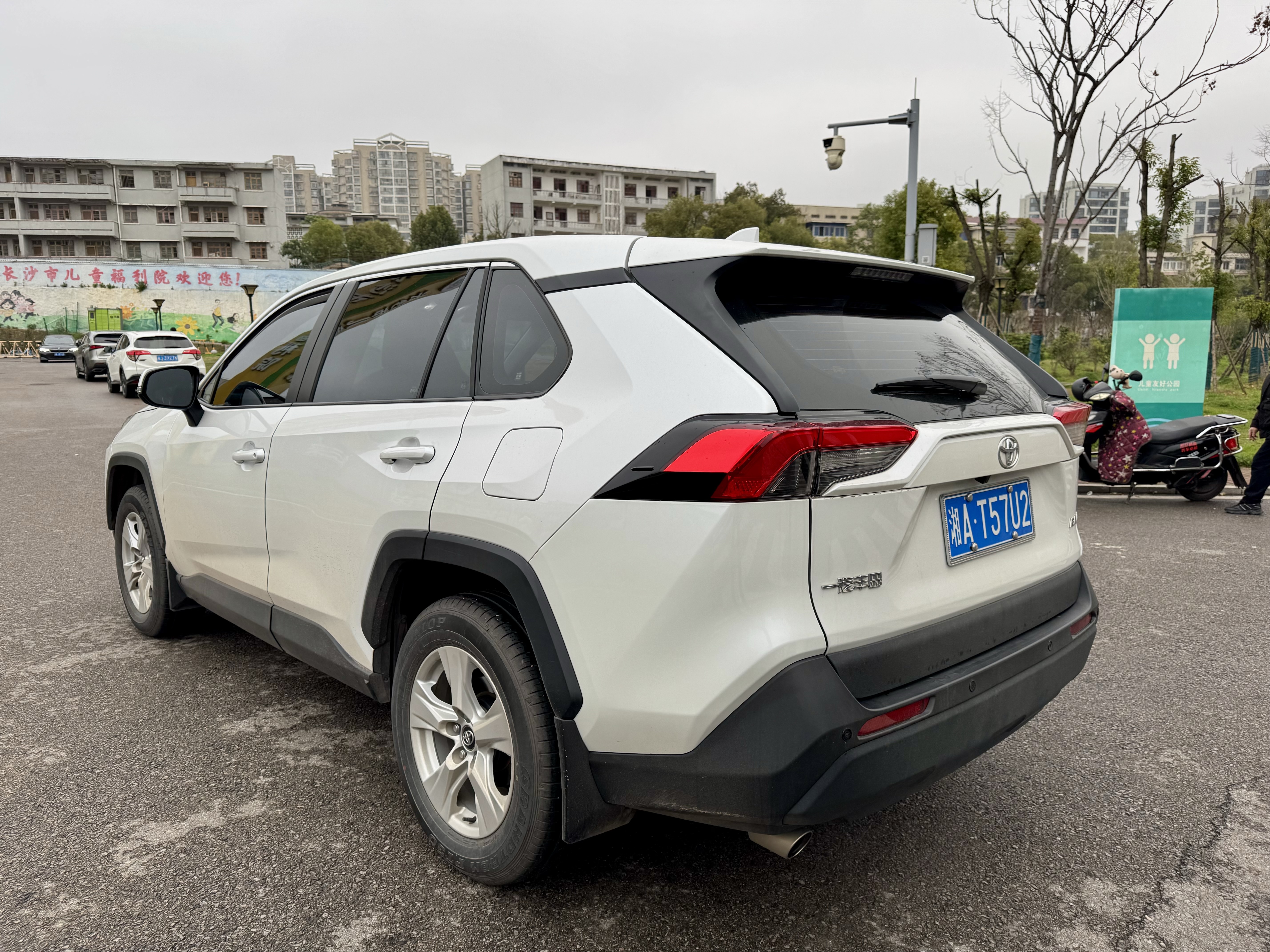 Toyota RAV4 2024 car image #13