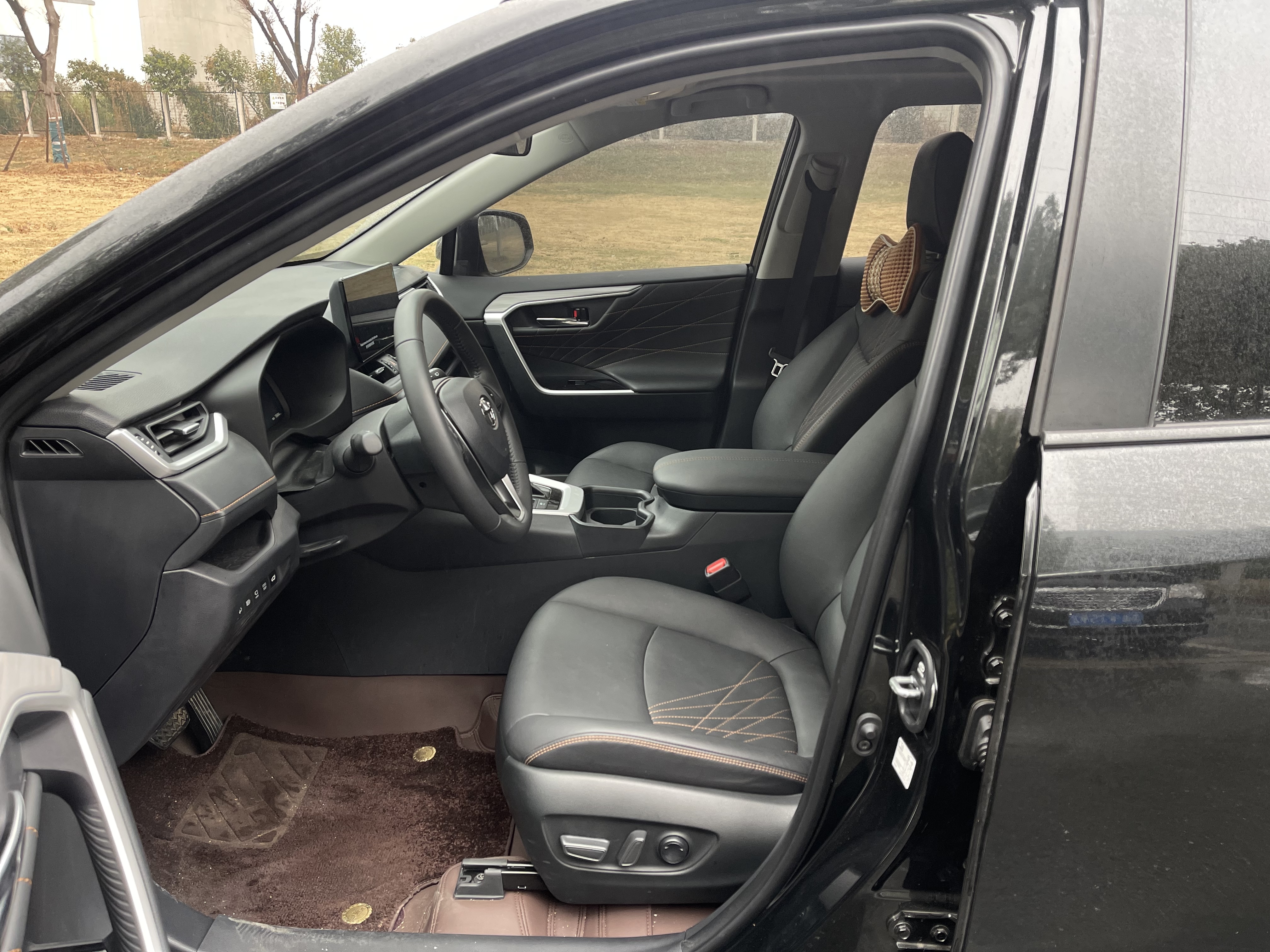 Toyota RAV4 2025 car image #13