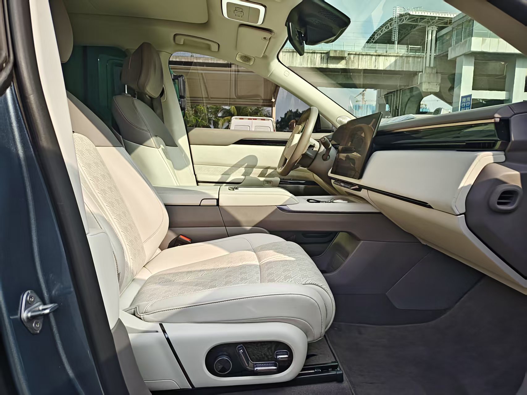 Zeekr 7X 2024 car image #13