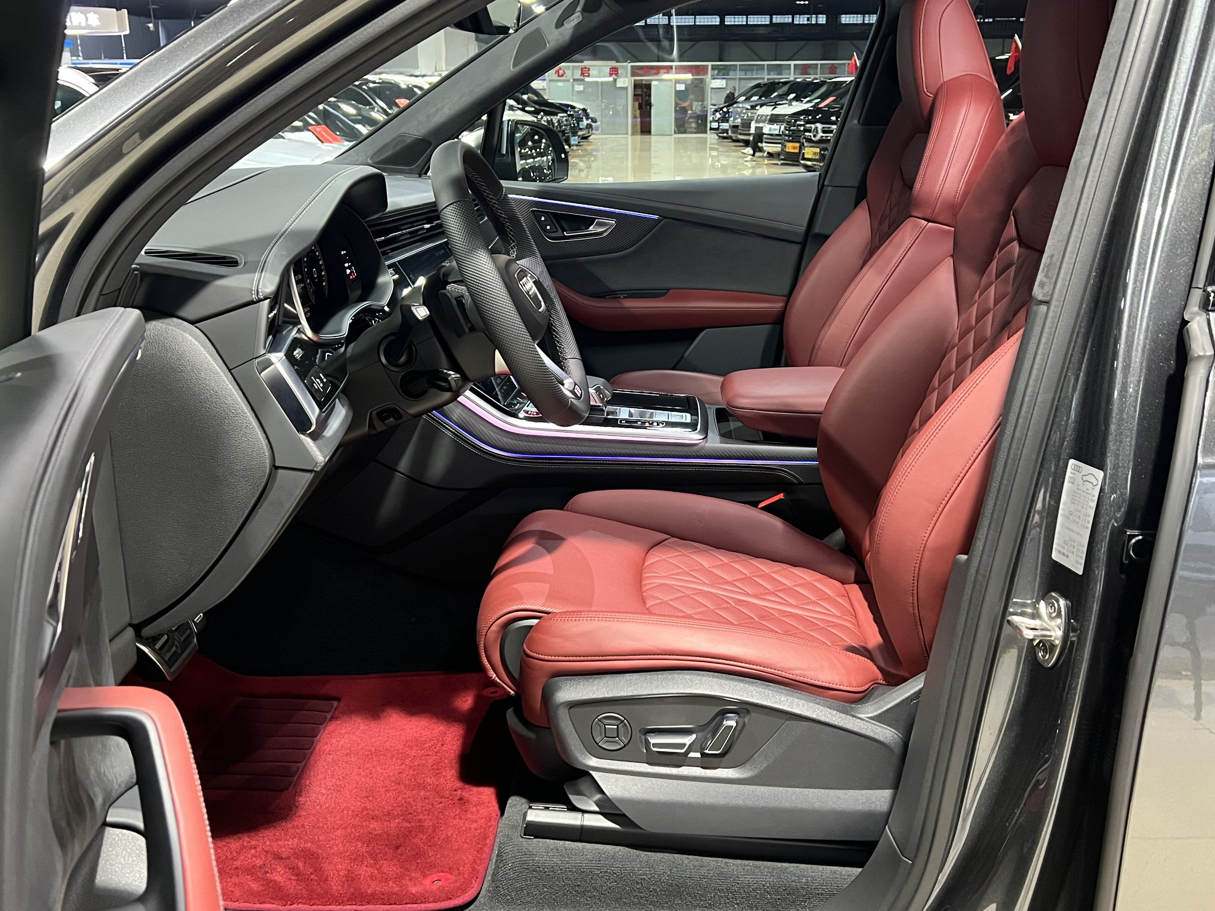 Audi SQ7 2024 #13 Audi SQ7 2024 car image #13