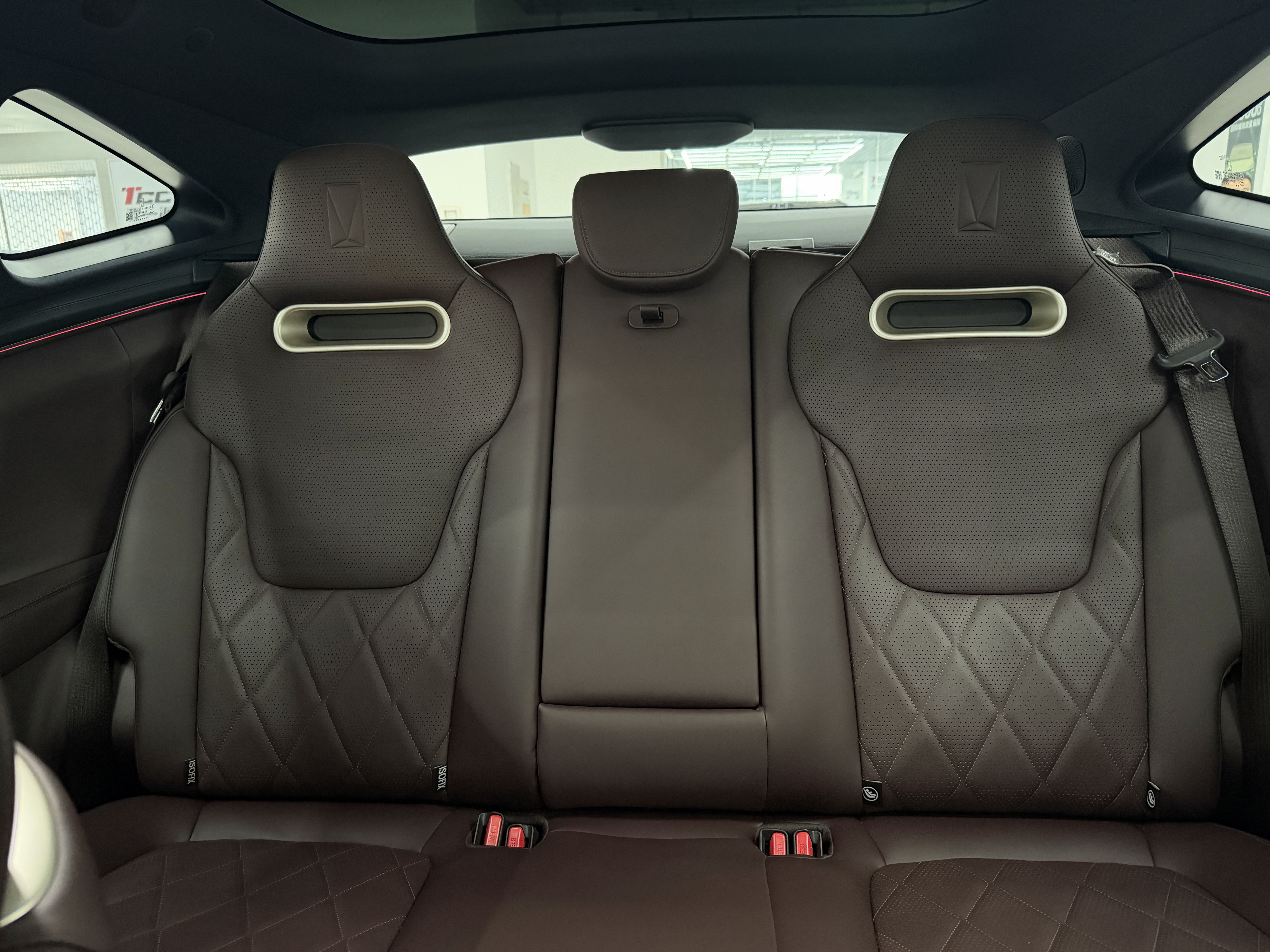 Avatr 11 2025 car image #13