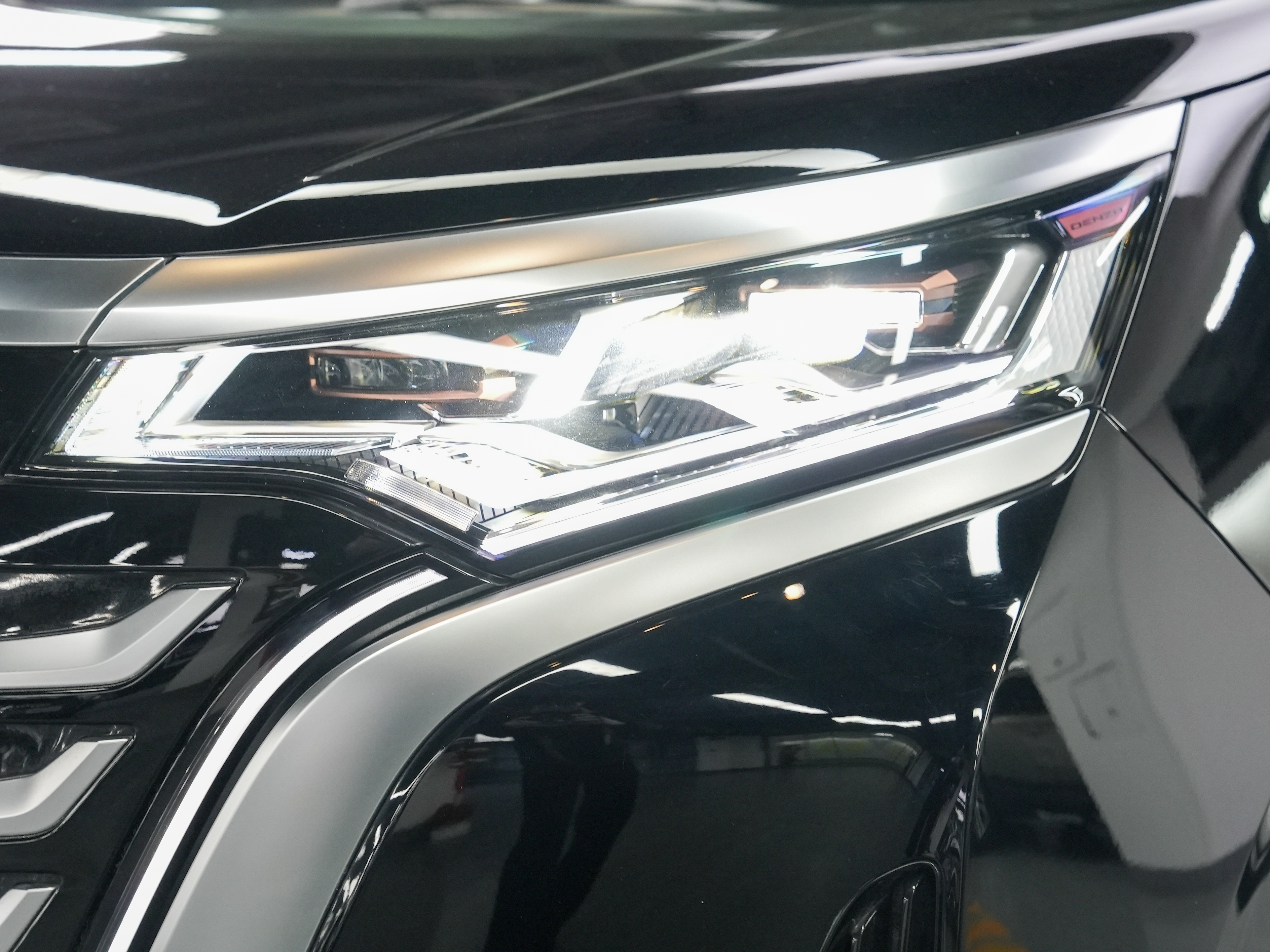 Denza D9 2025 image de voiture #13